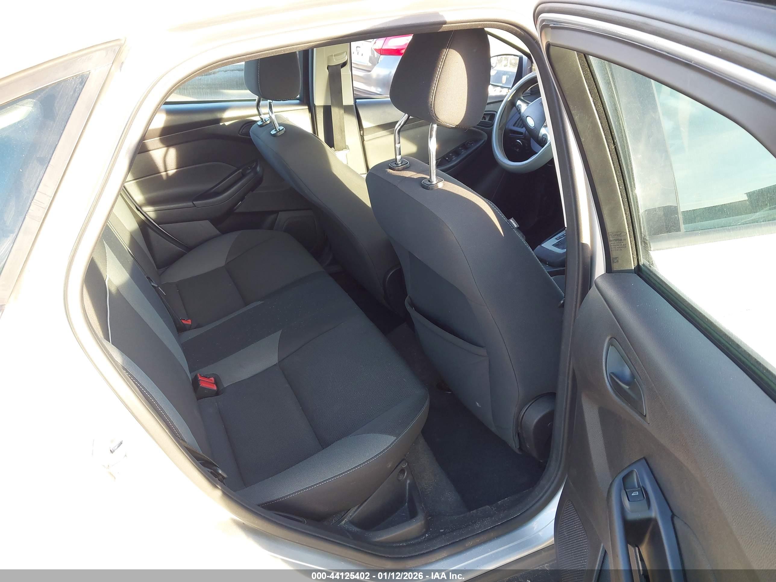 FORD FOCUS image 8