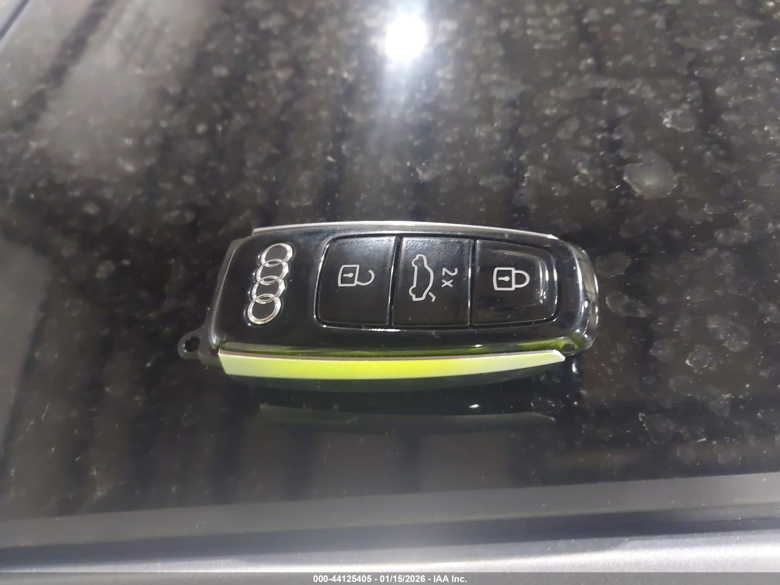 AUDI A8 image 11