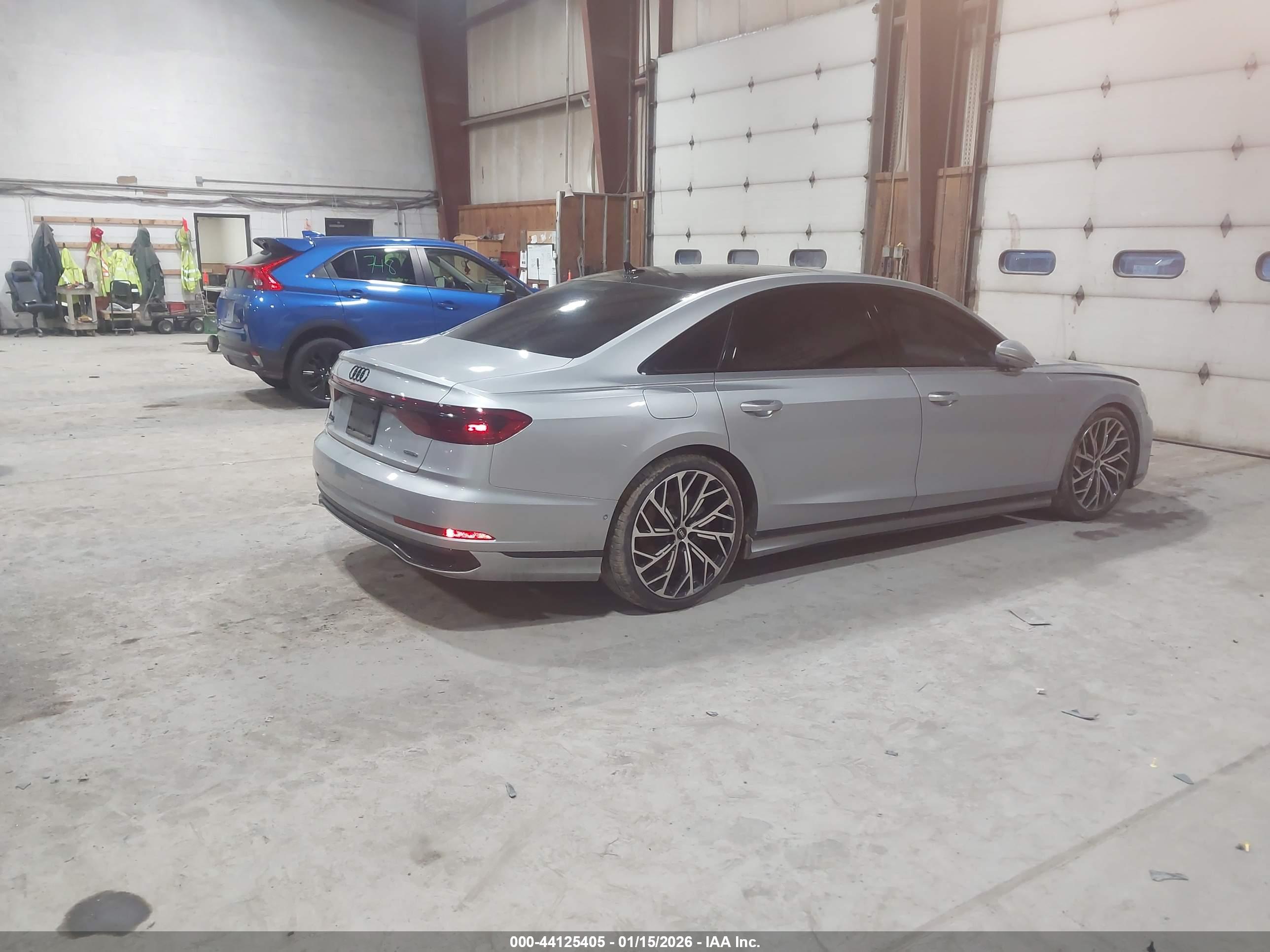 AUDI A8 image 4