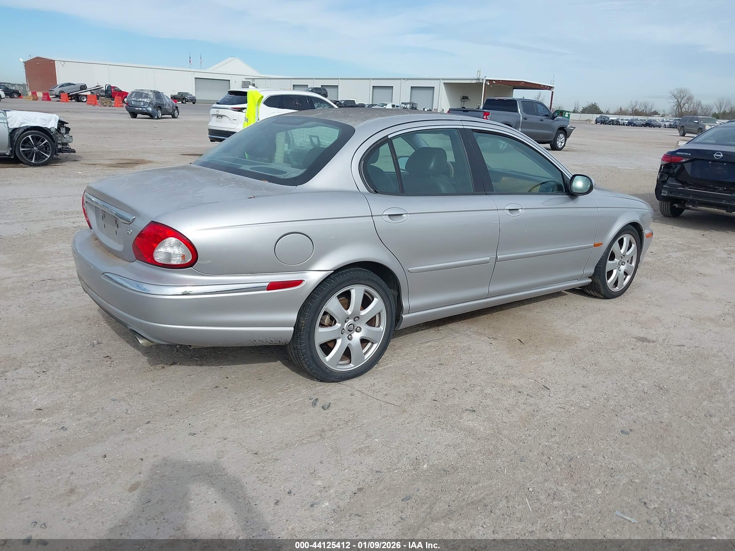 JAGUAR X-TYPE image 4