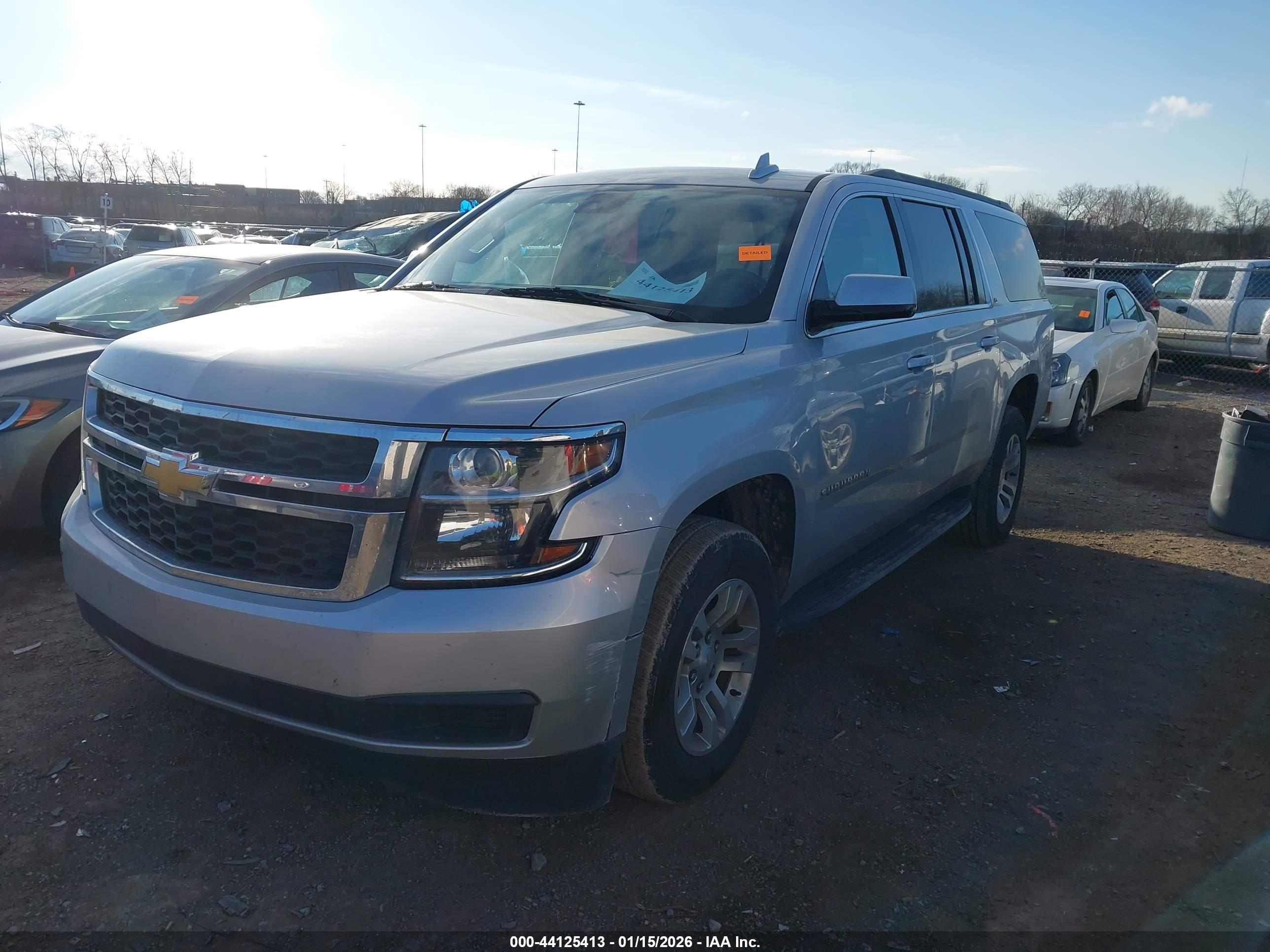 CHEVROLET SUBURBAN image 2