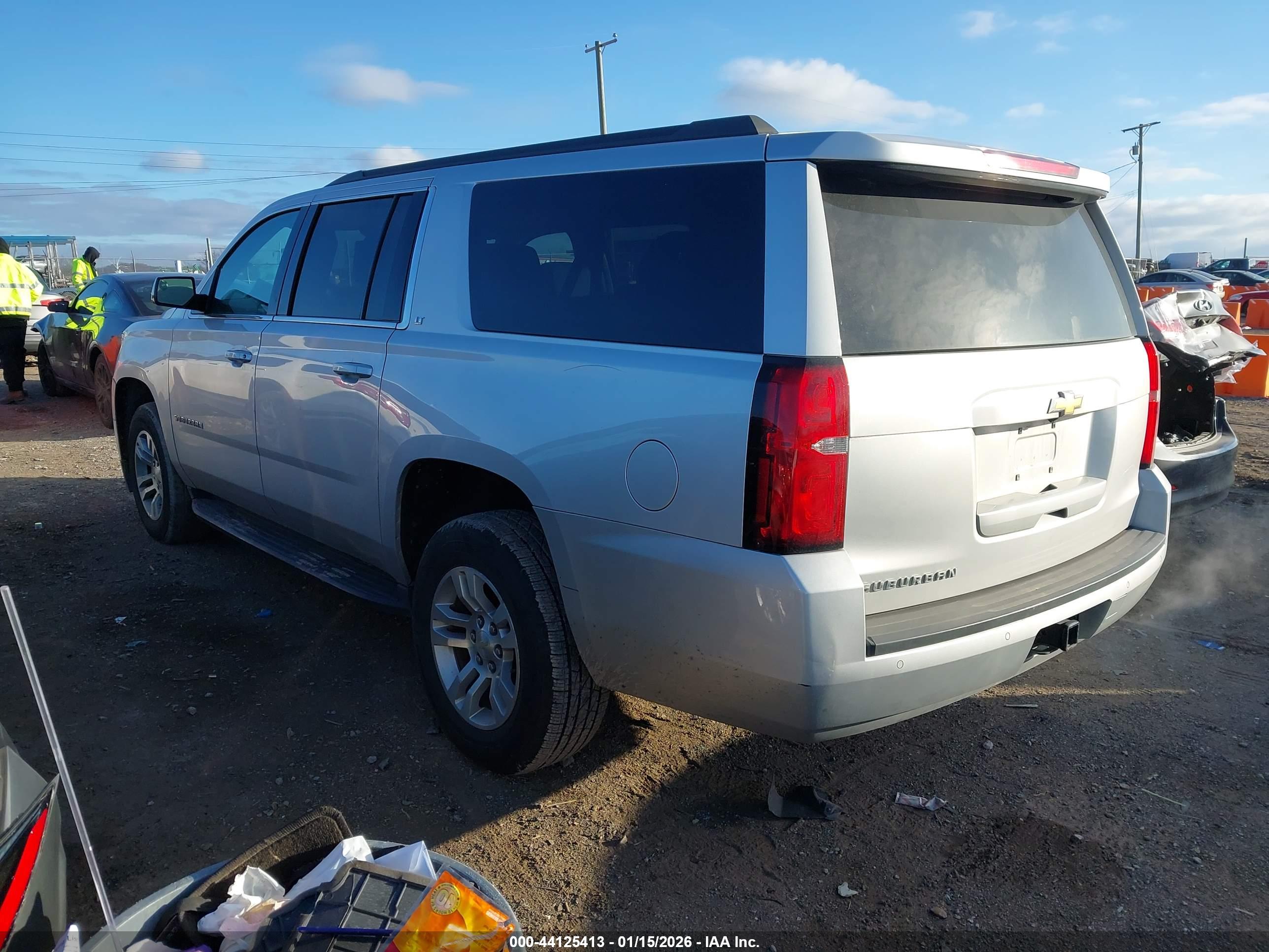 CHEVROLET SUBURBAN image 3