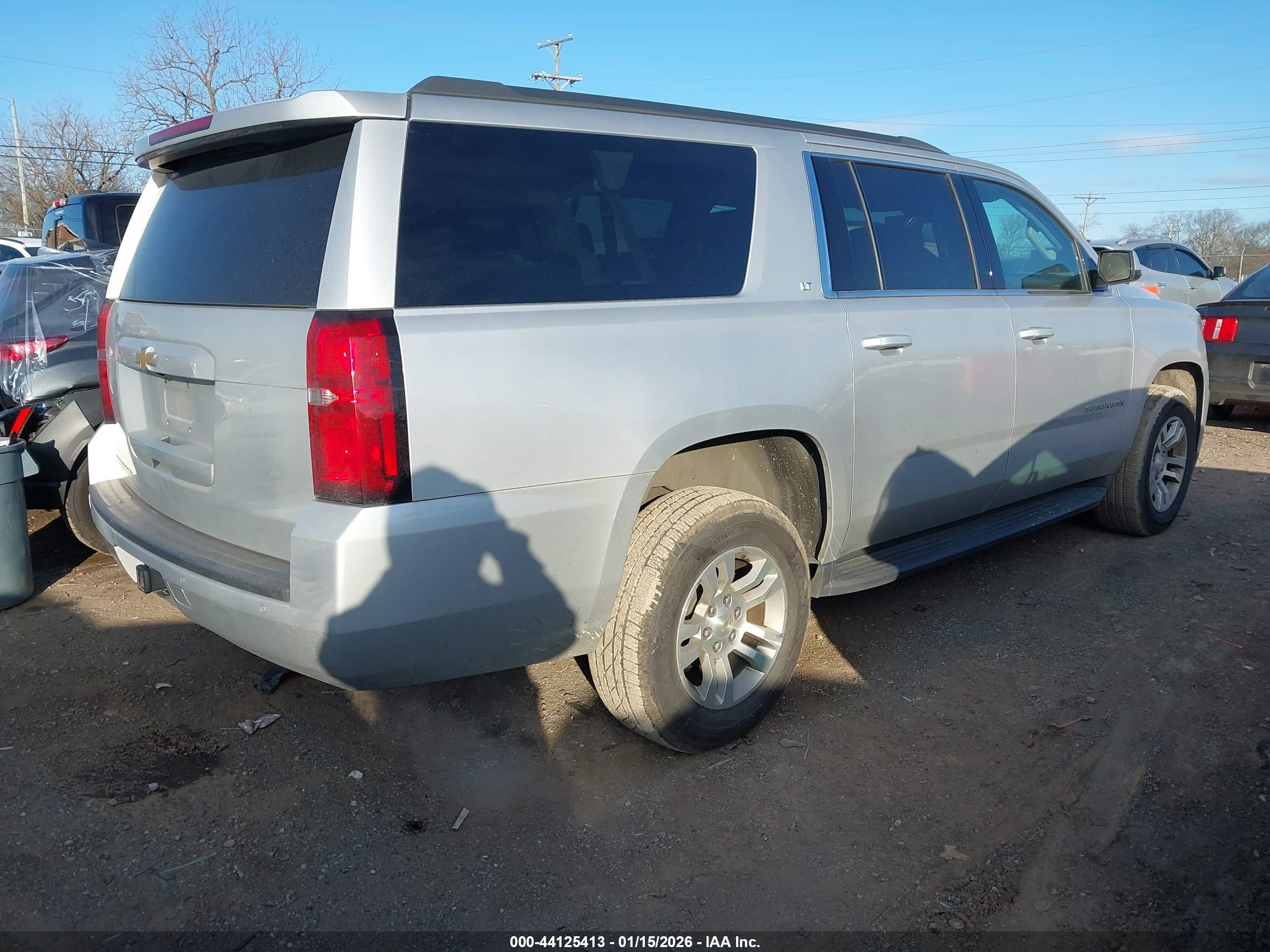 CHEVROLET SUBURBAN image 4