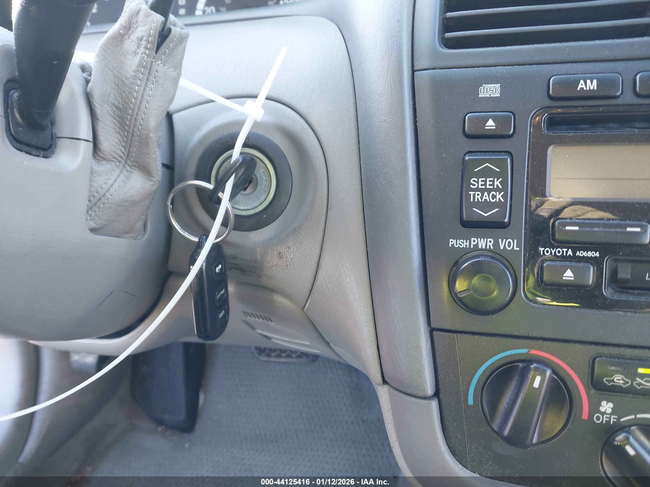 TOYOTA AVALON image 11