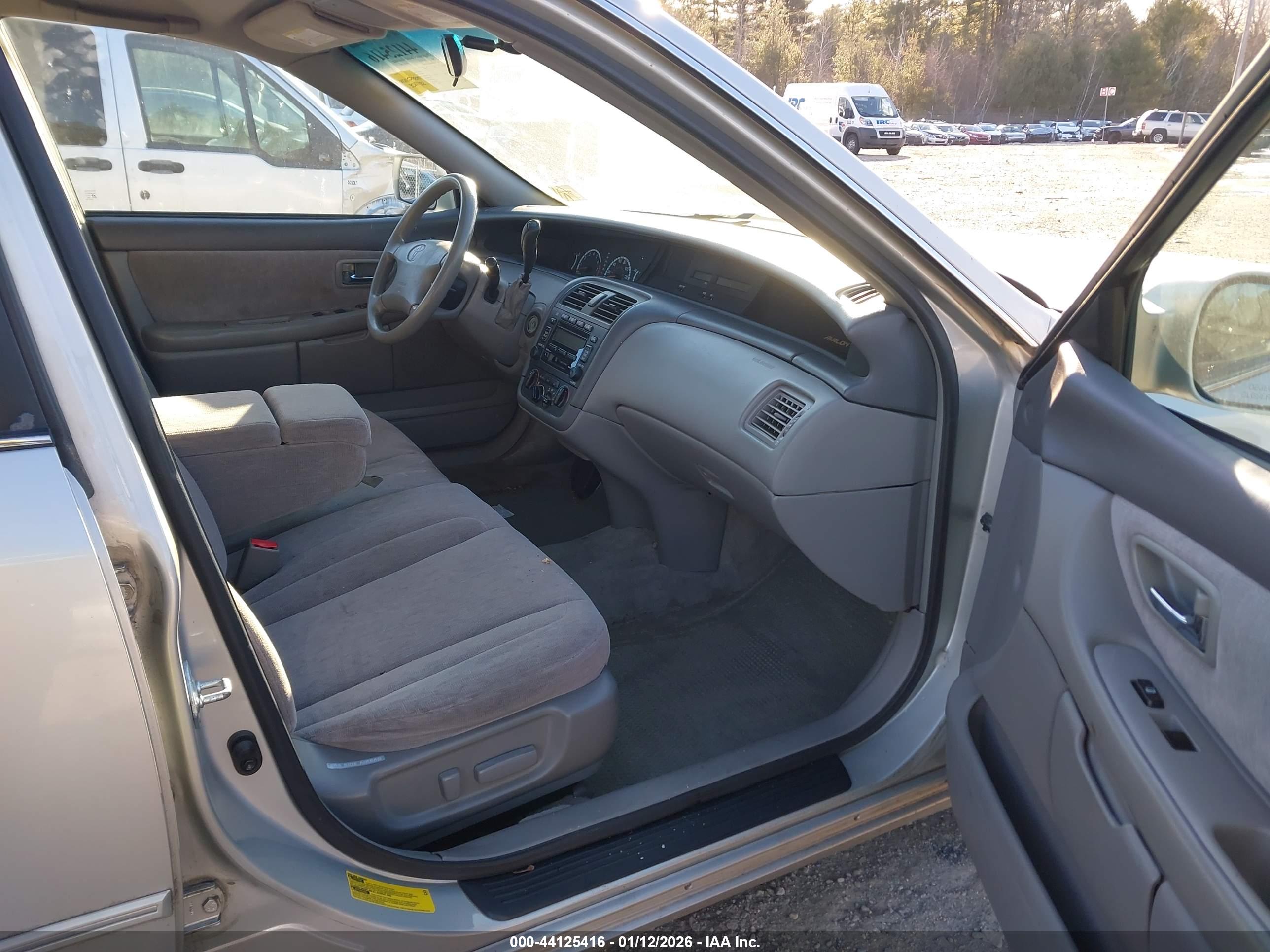 TOYOTA AVALON image 5