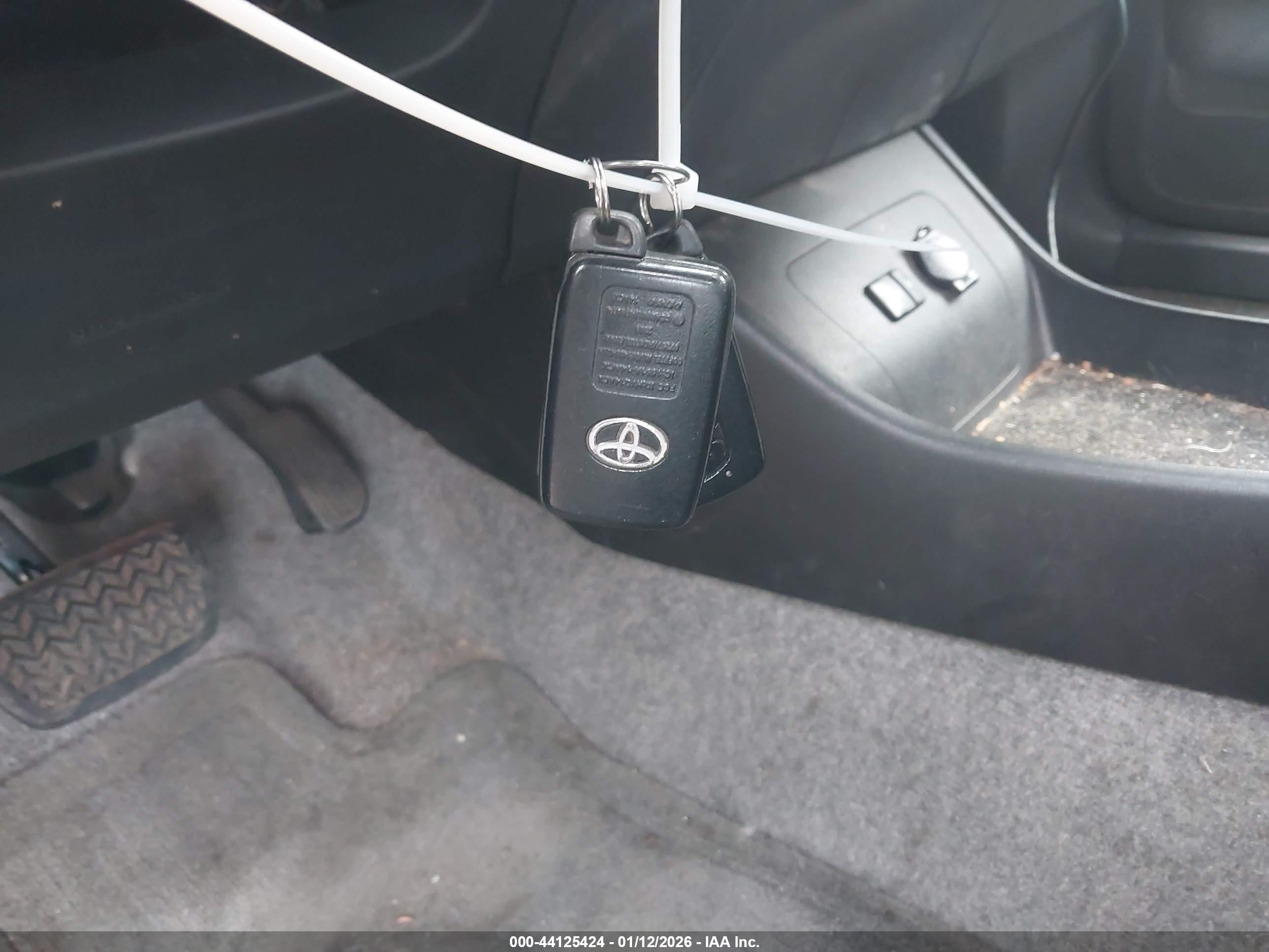 TOYOTA PRIUS image 11