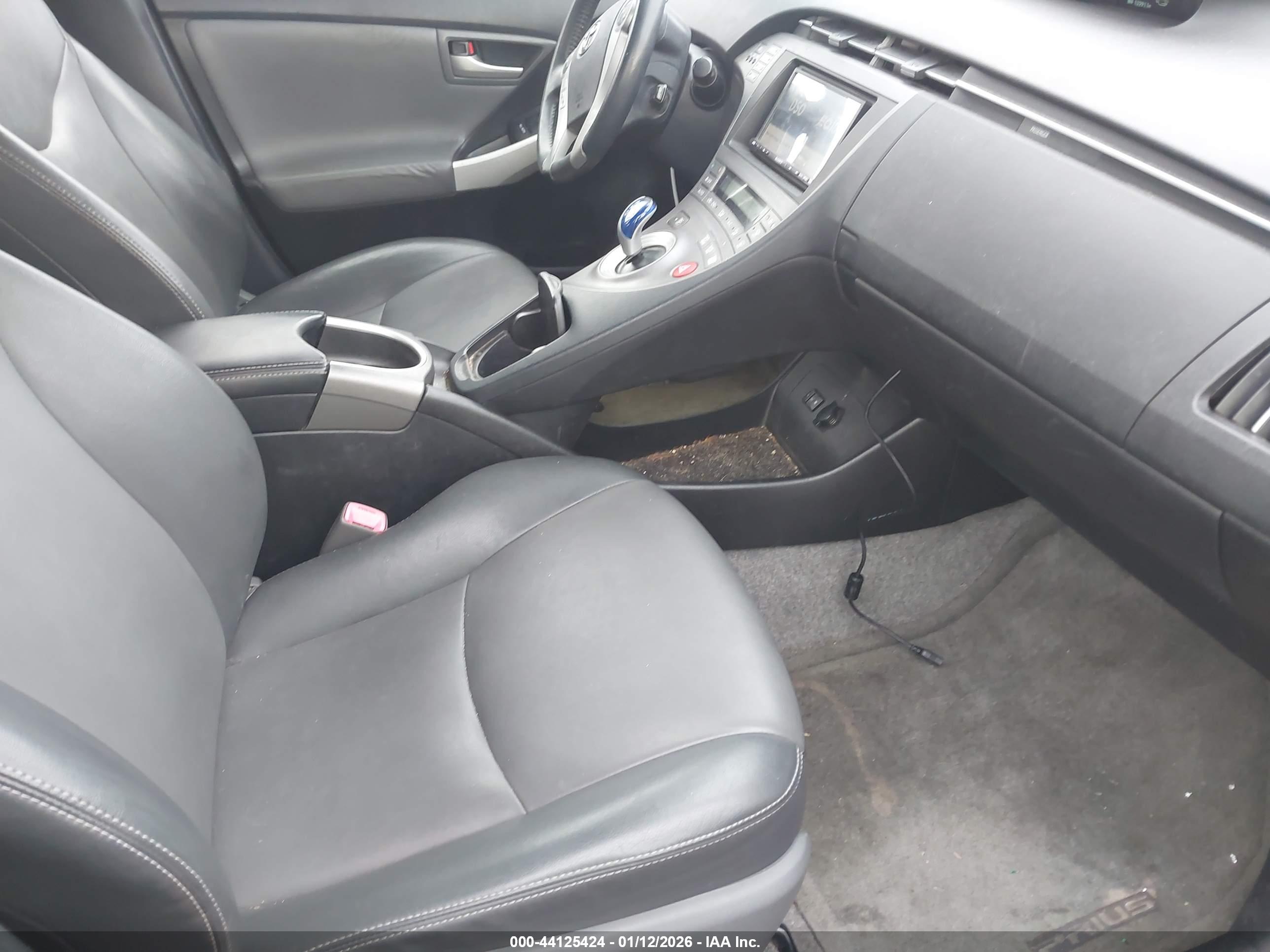 TOYOTA PRIUS image 5