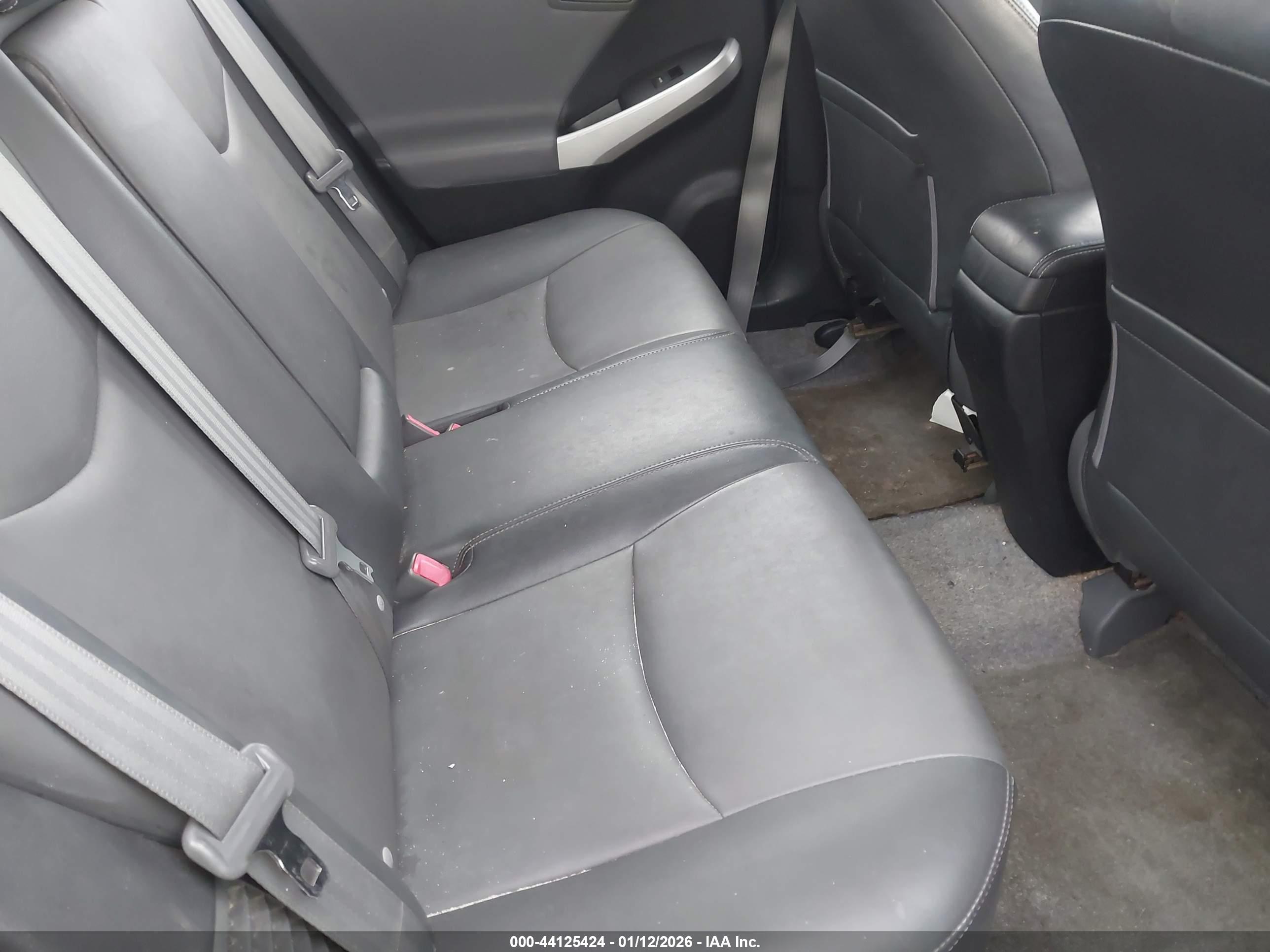 TOYOTA PRIUS image 8
