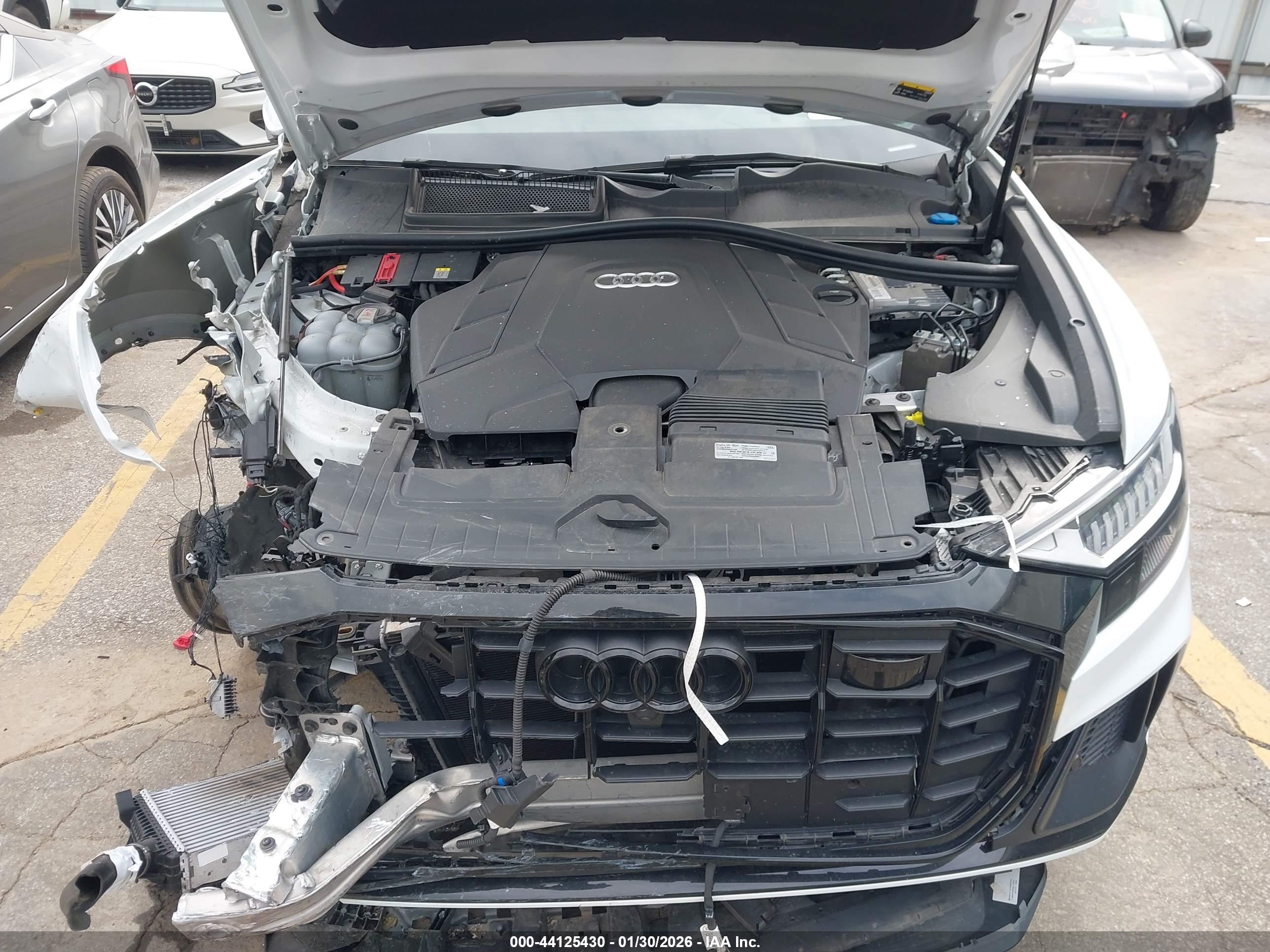AUDI Q8 image 10