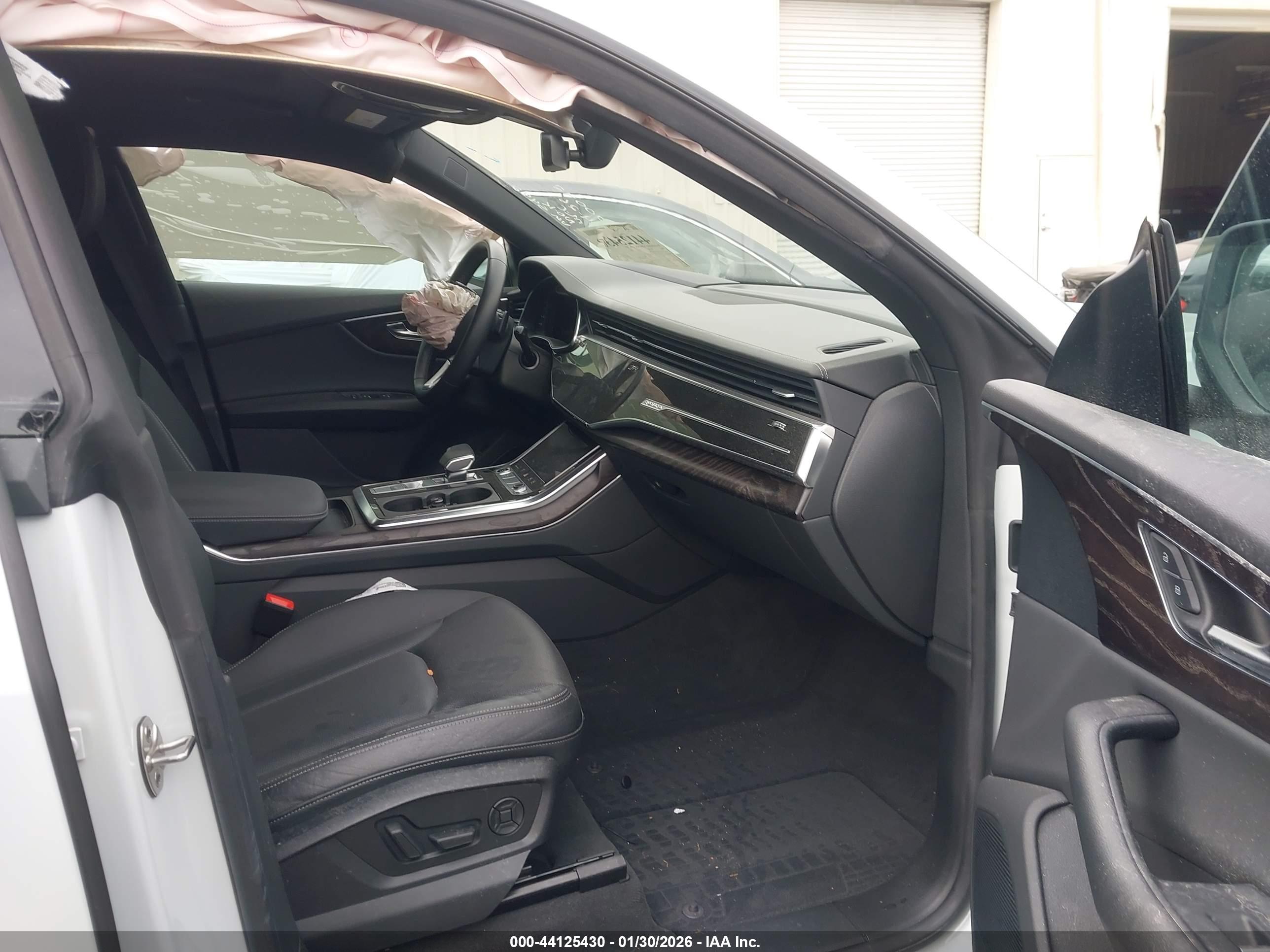 AUDI Q8 image 5