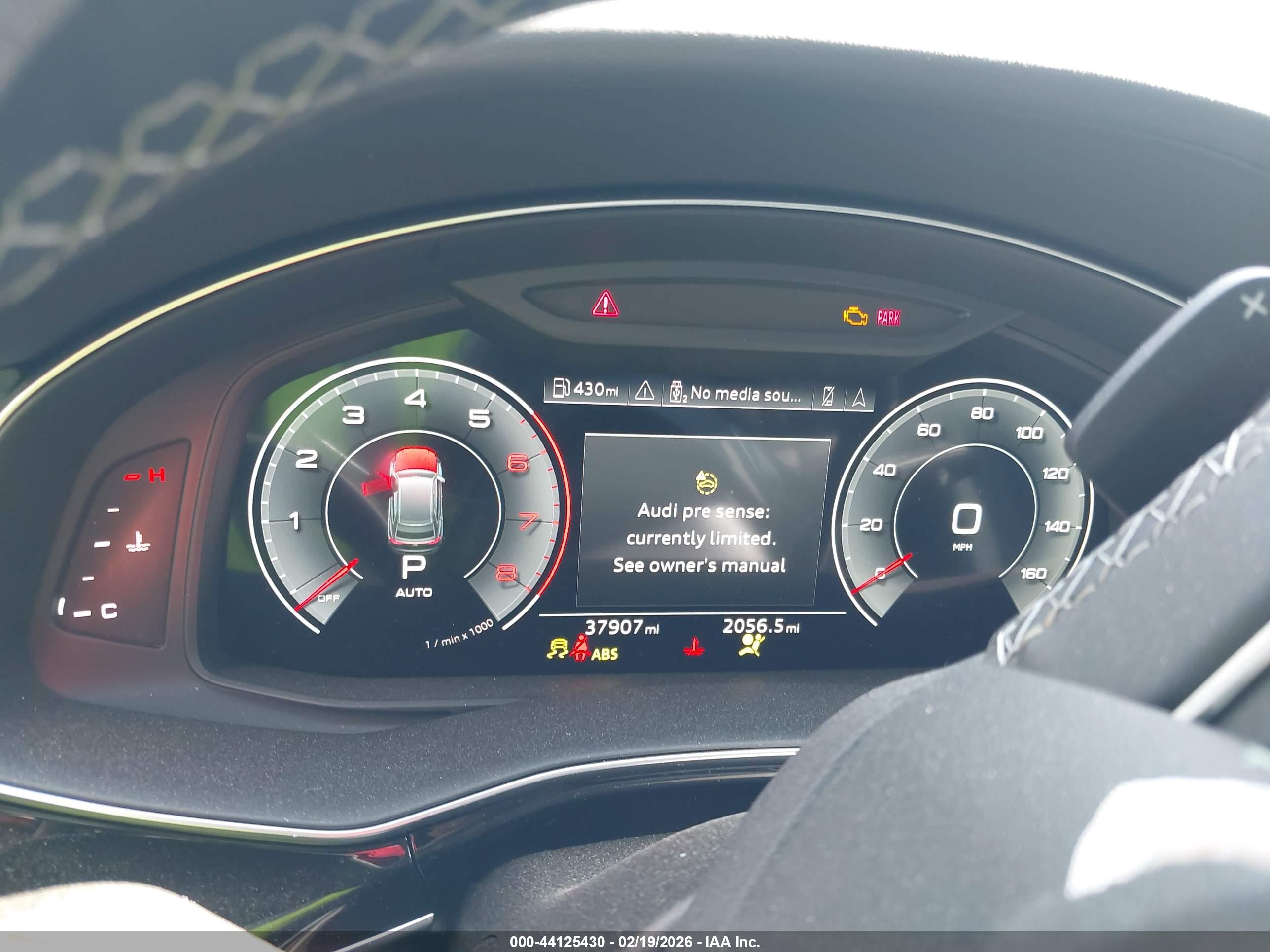 AUDI Q8 image 7