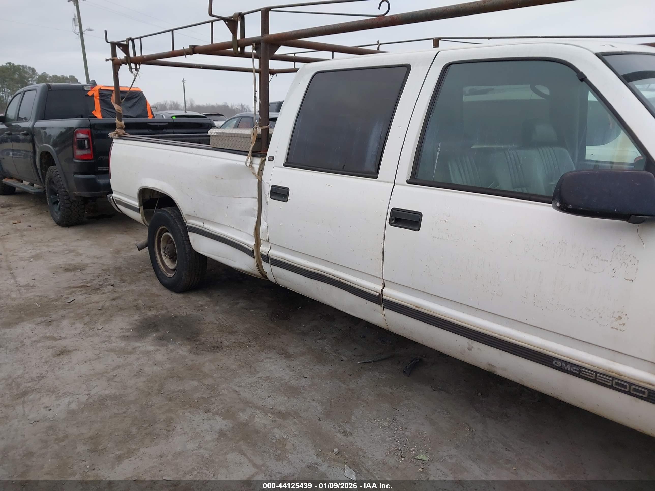 GMC SIERRA image 6