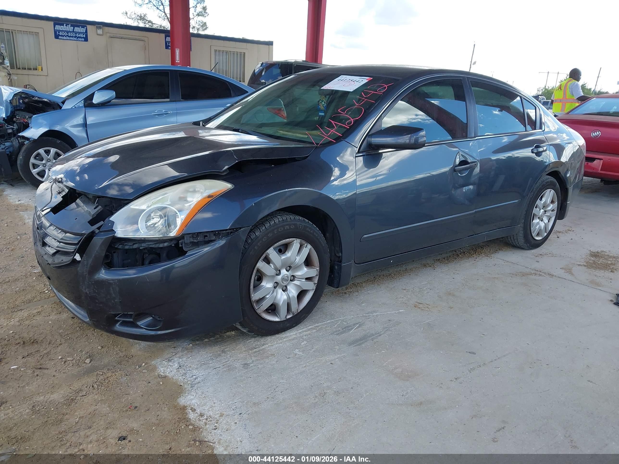 NISSAN ALTIMA image 2