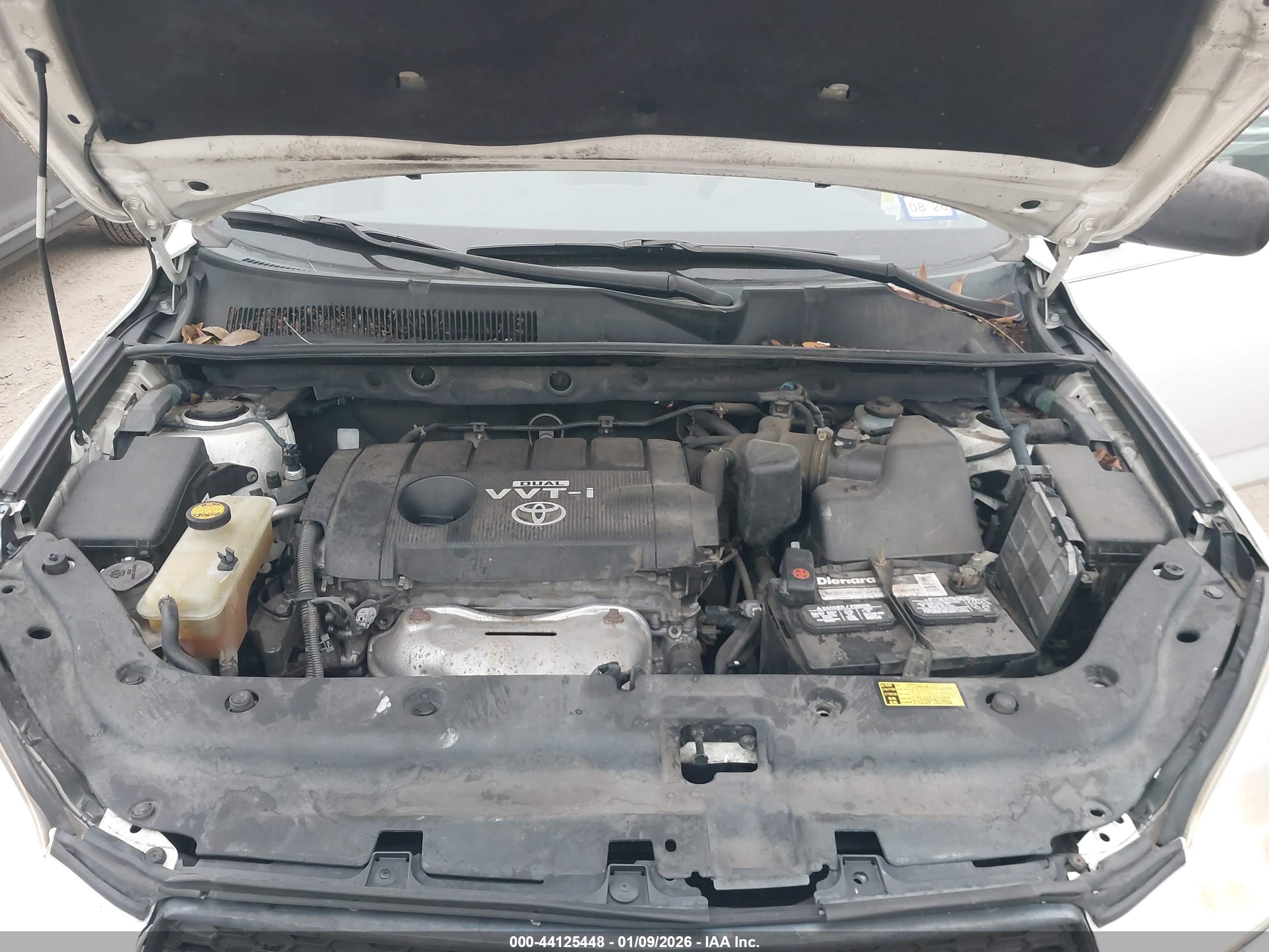 TOYOTA RAV4 image 10