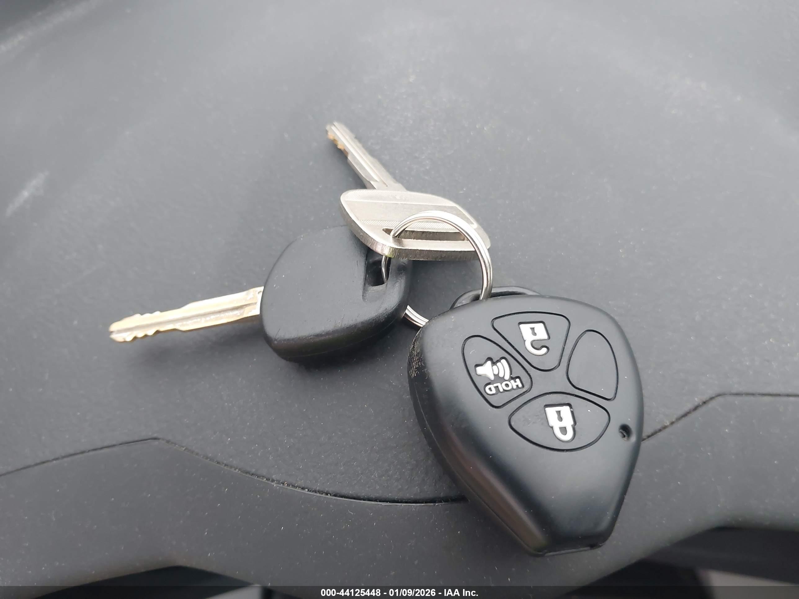 TOYOTA RAV4 image 11