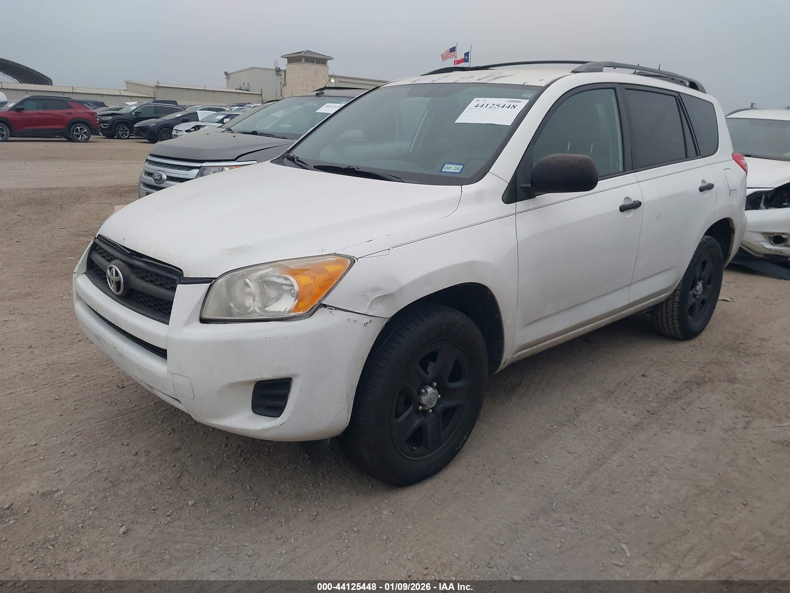 TOYOTA RAV4 image 2