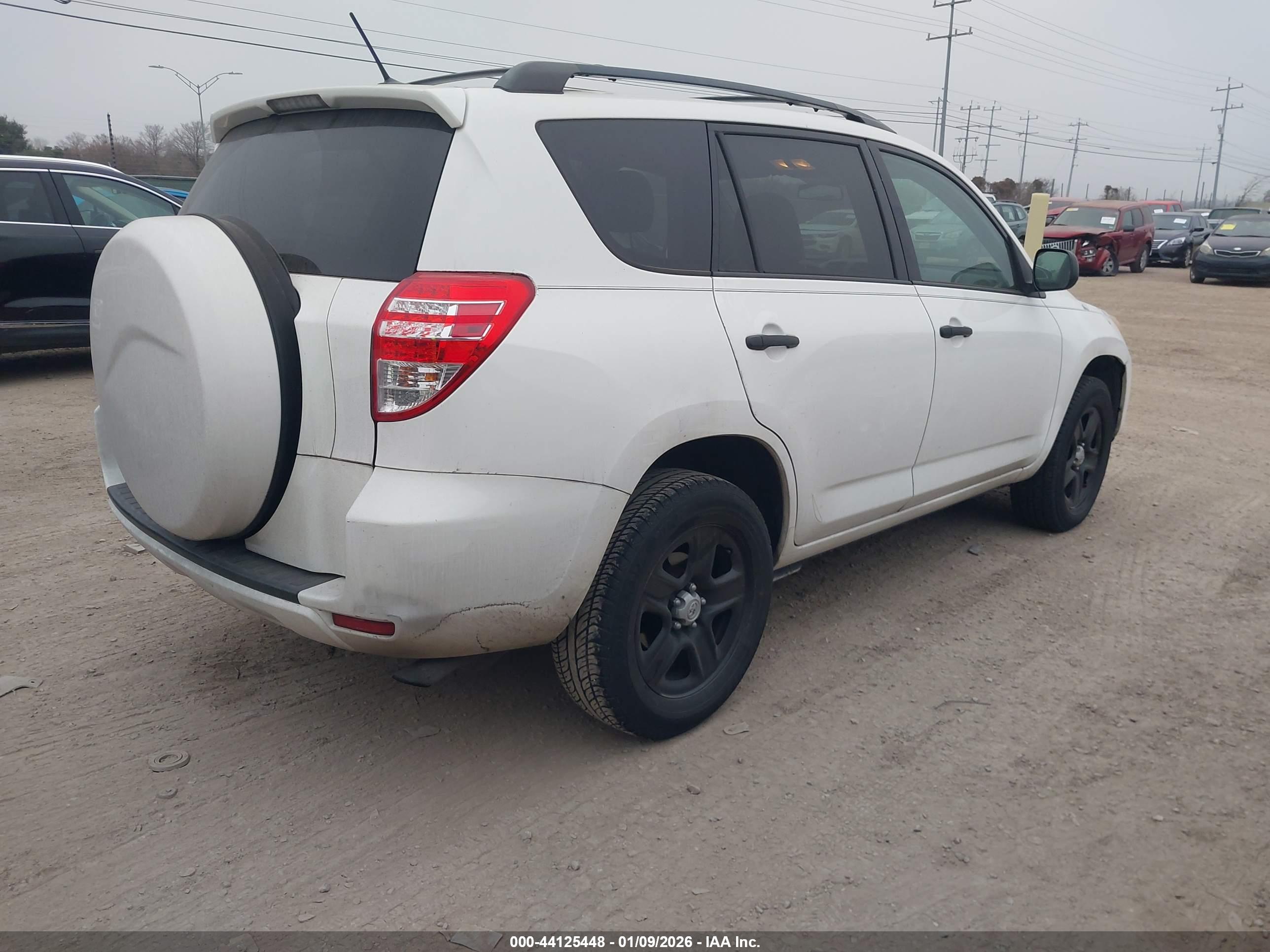 TOYOTA RAV4 image 4