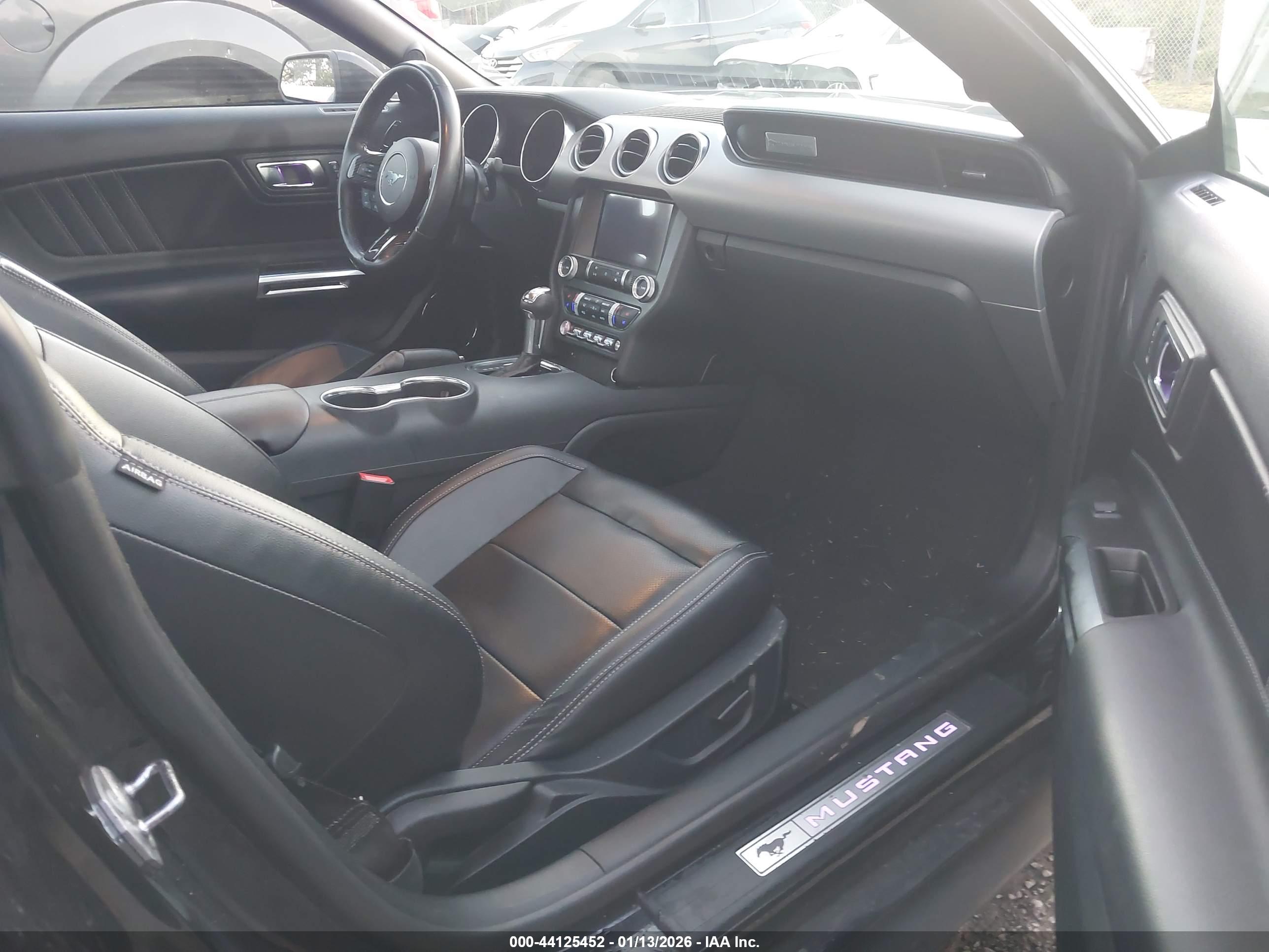 FORD MUSTANG image 5