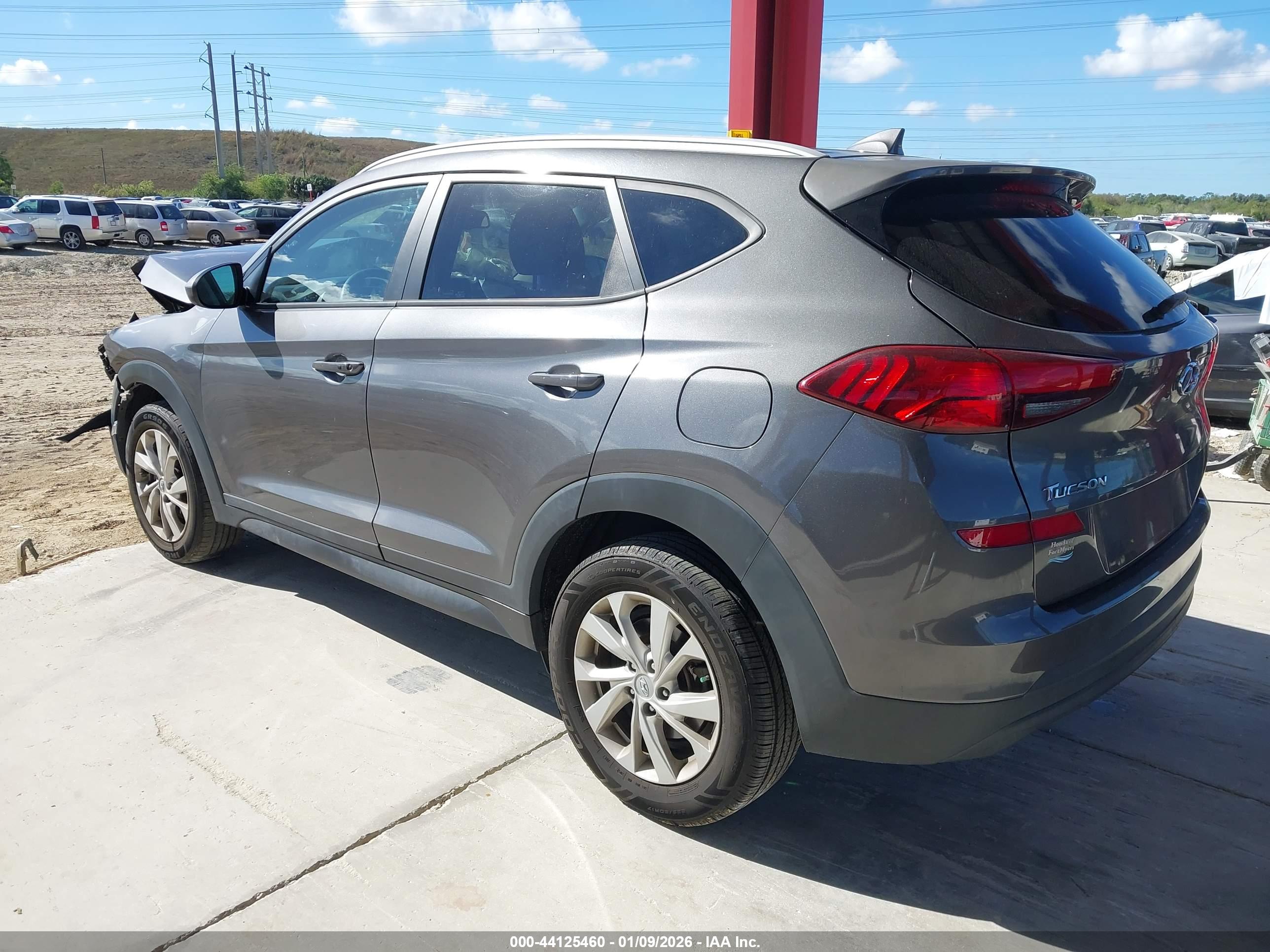 HYUNDAI TUCSON image 3
