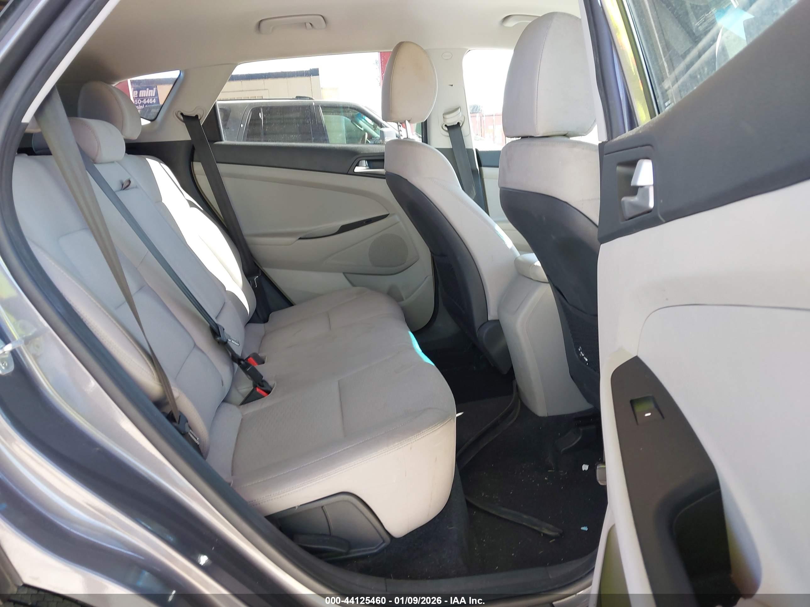 HYUNDAI TUCSON image 8