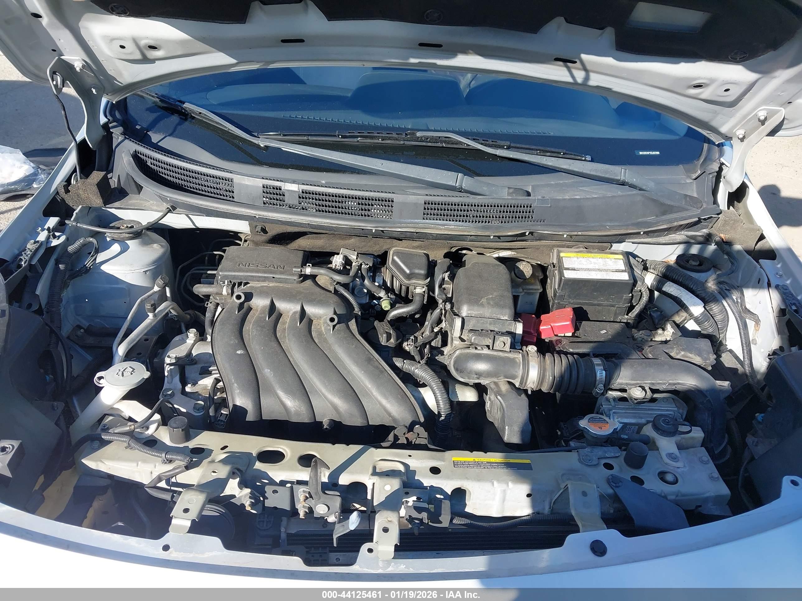 NISSAN VERSA image 10