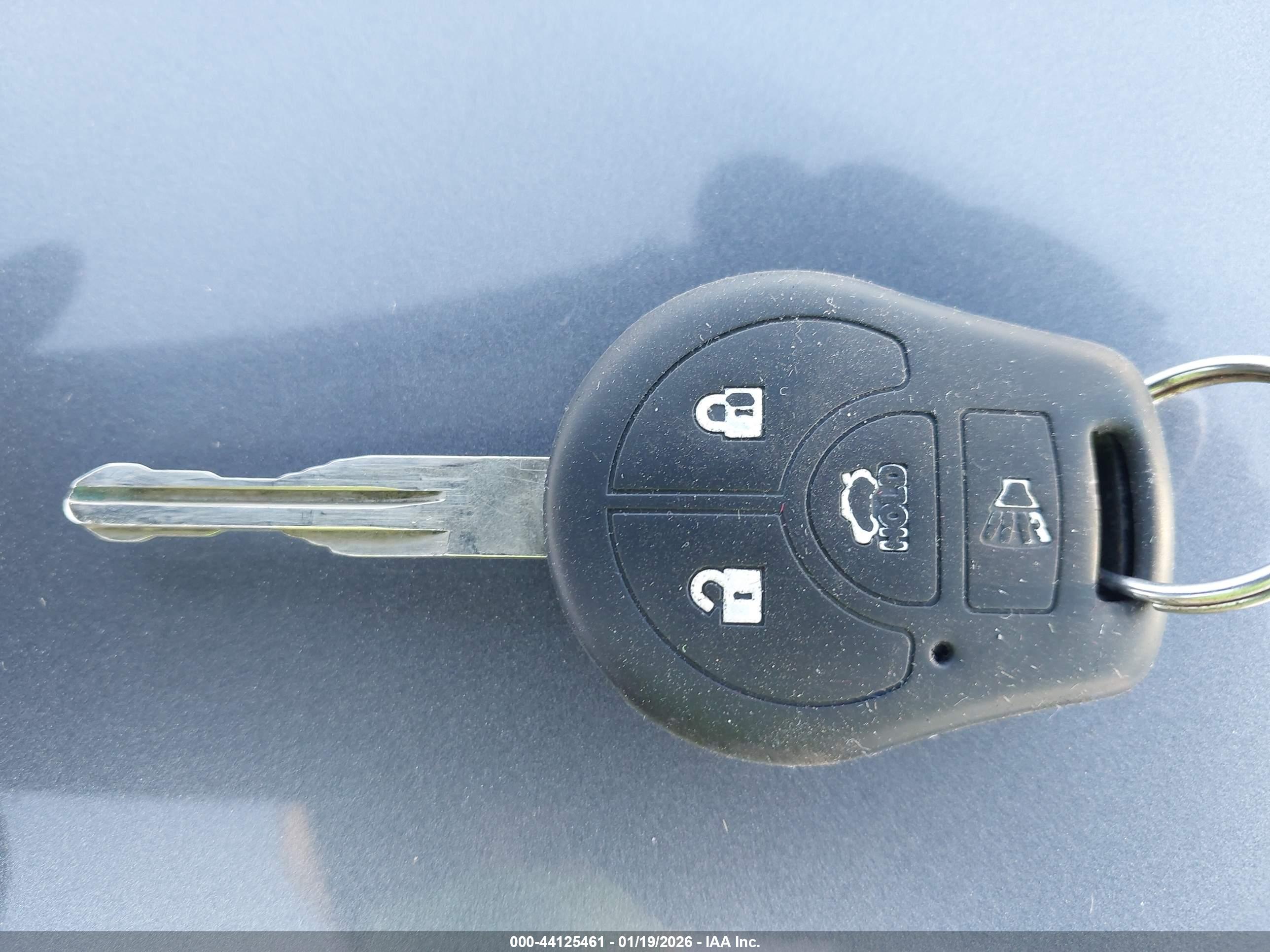 NISSAN VERSA image 11