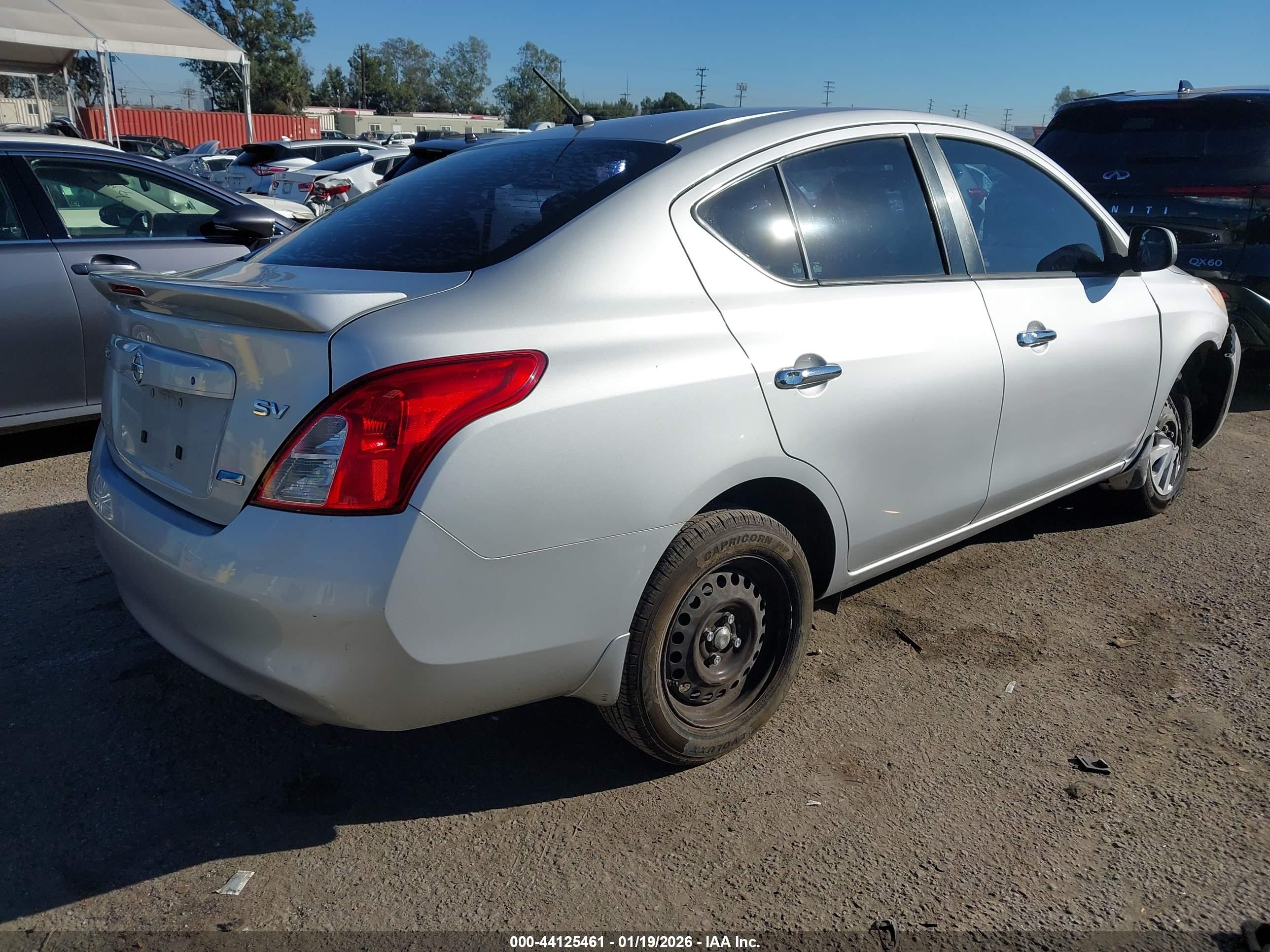 NISSAN VERSA image 4