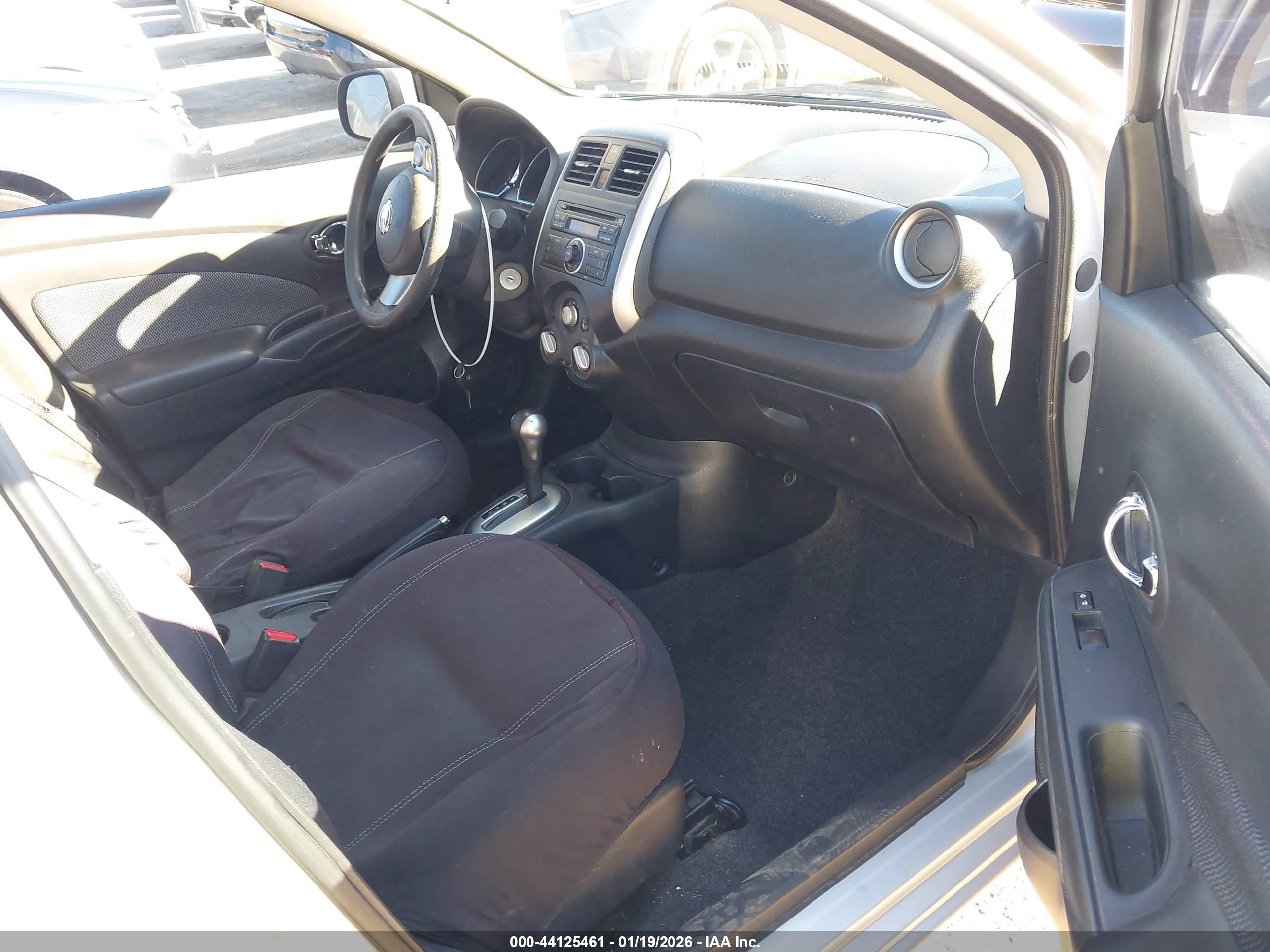 NISSAN VERSA image 5