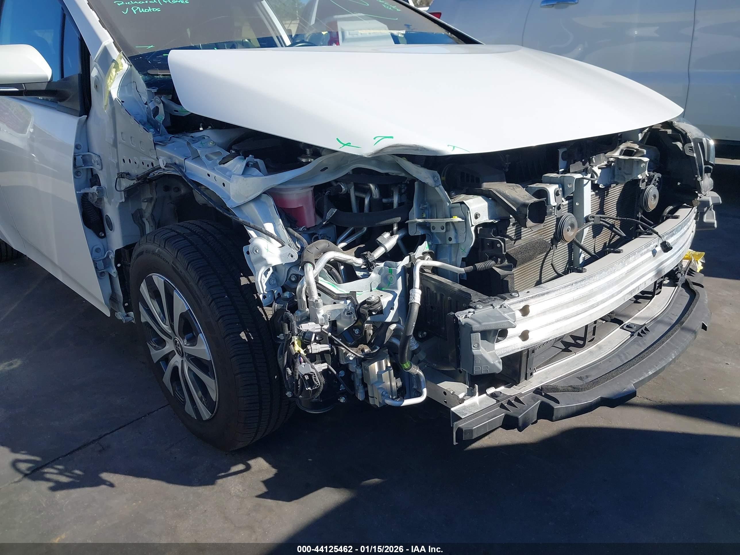 TOYOTA PRIUS image 6