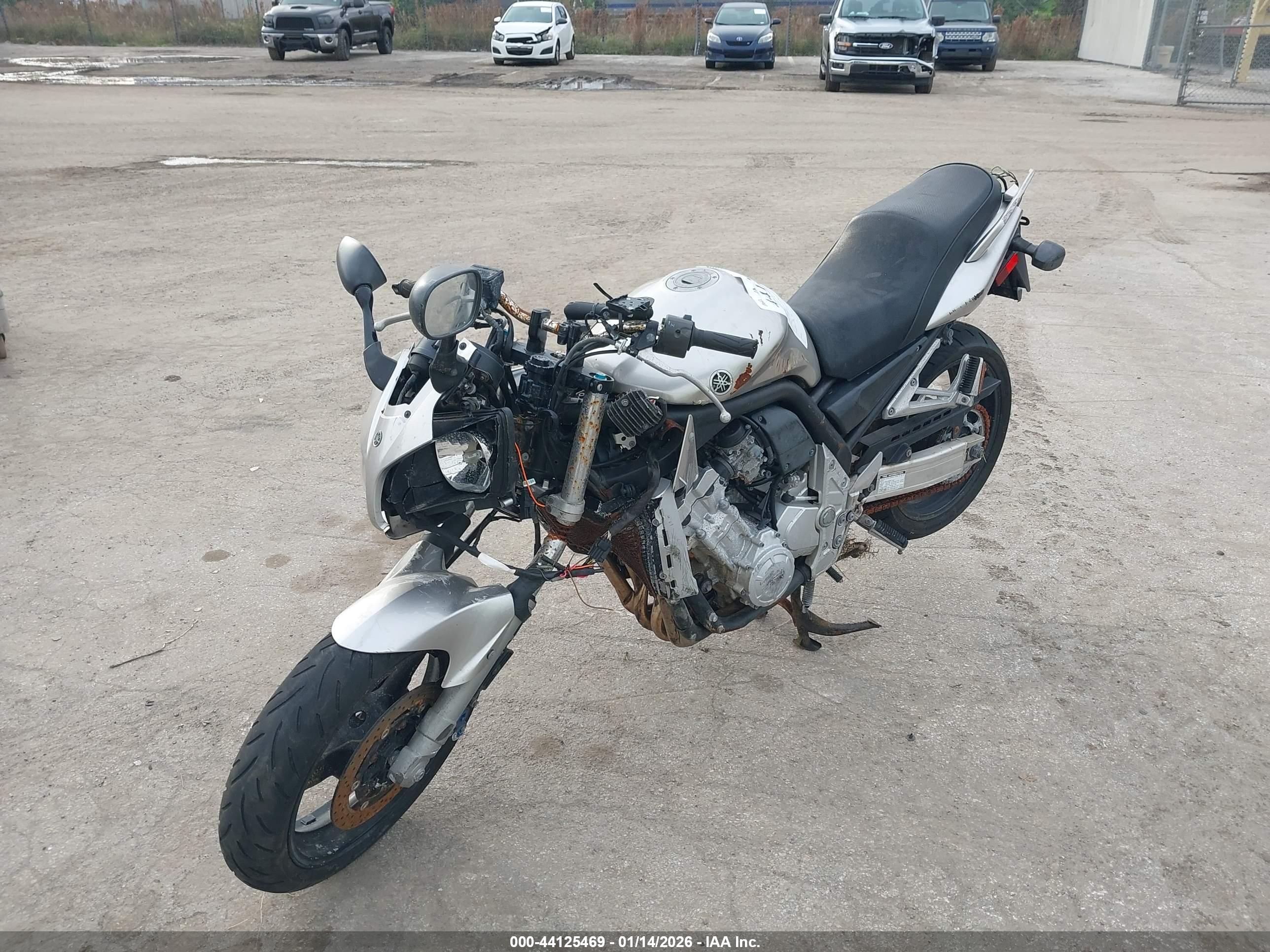 YAMAHA FZS10 image 2