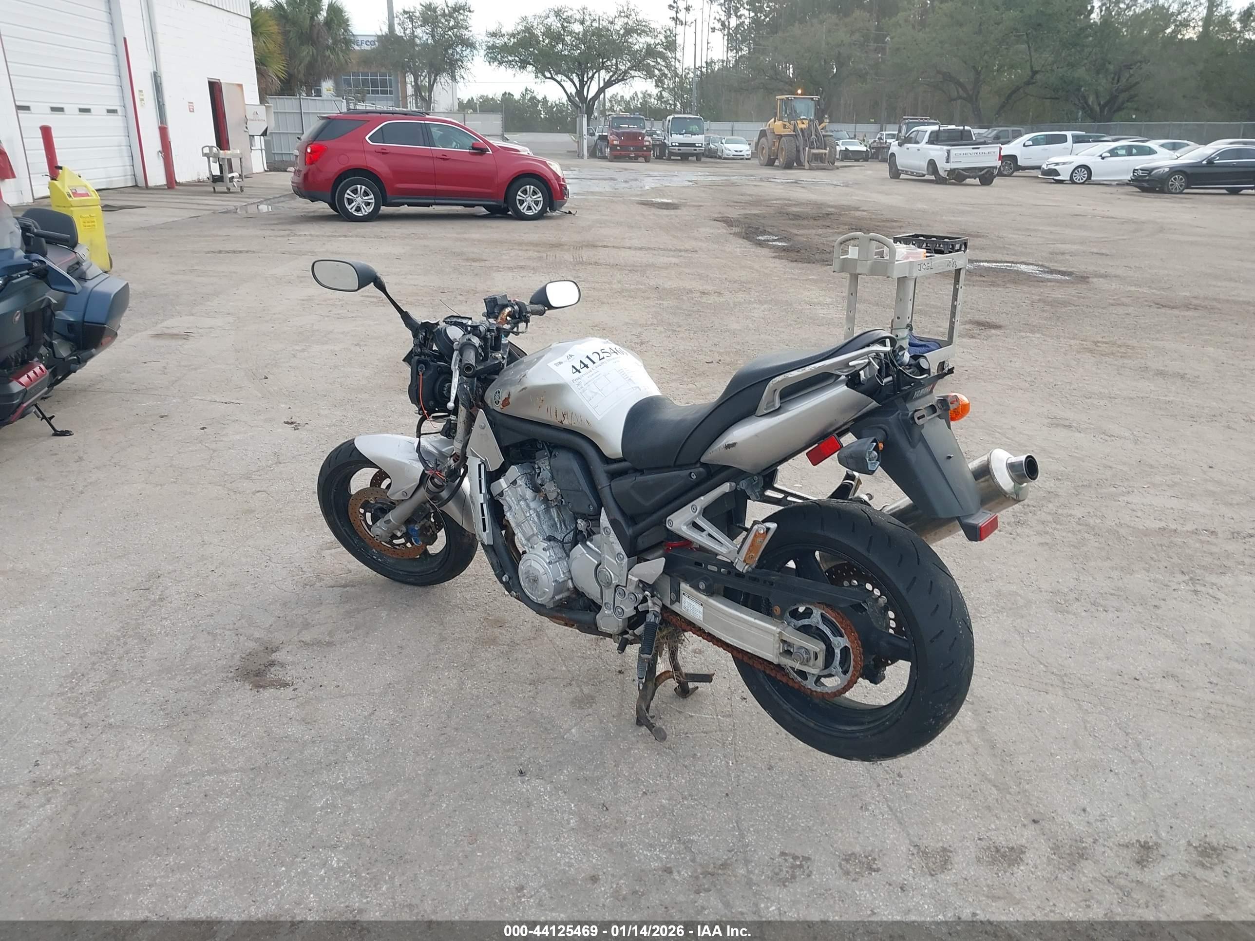 YAMAHA FZS10 image 3