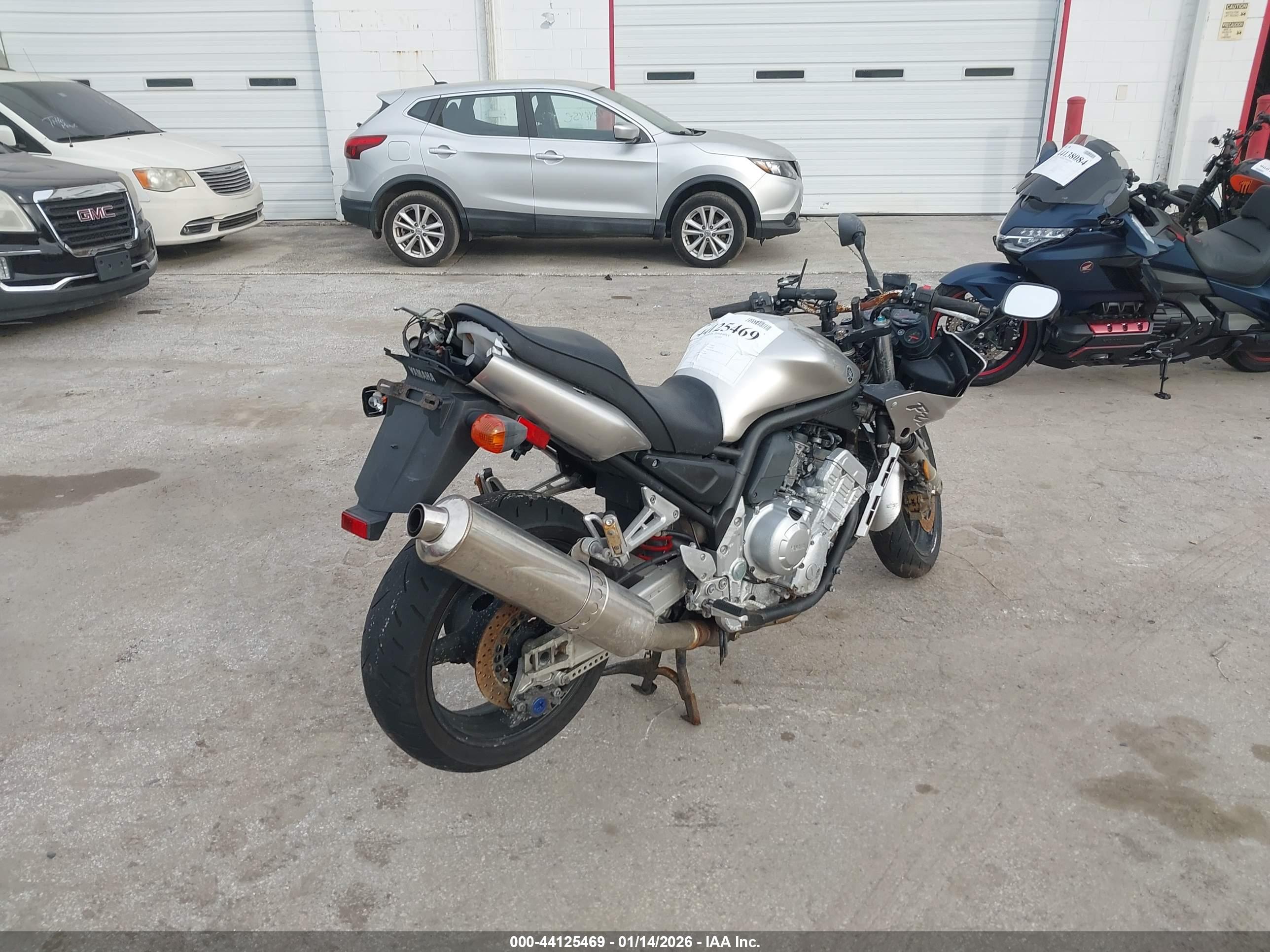 YAMAHA FZS10 image 4