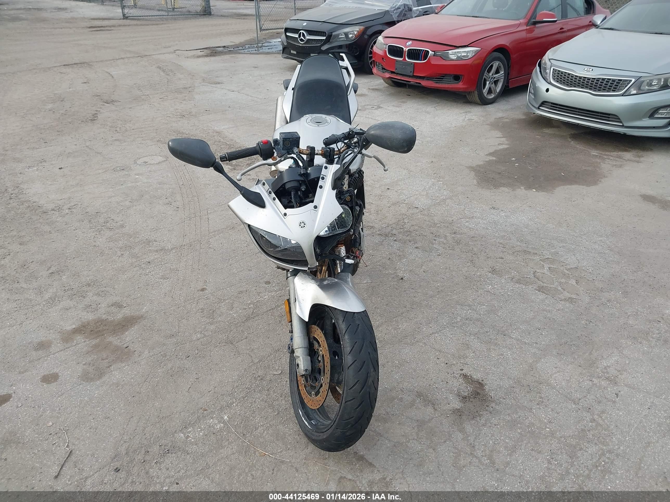 YAMAHA FZS10 image 5
