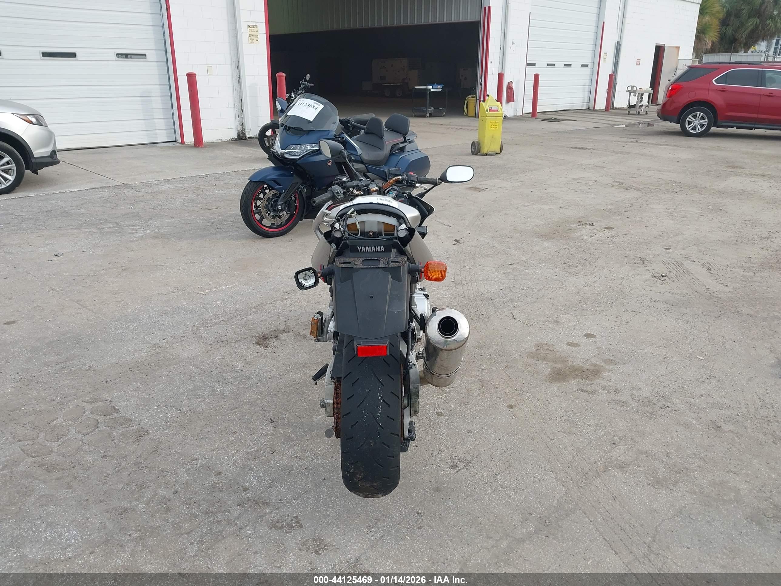 YAMAHA FZS10 image 6