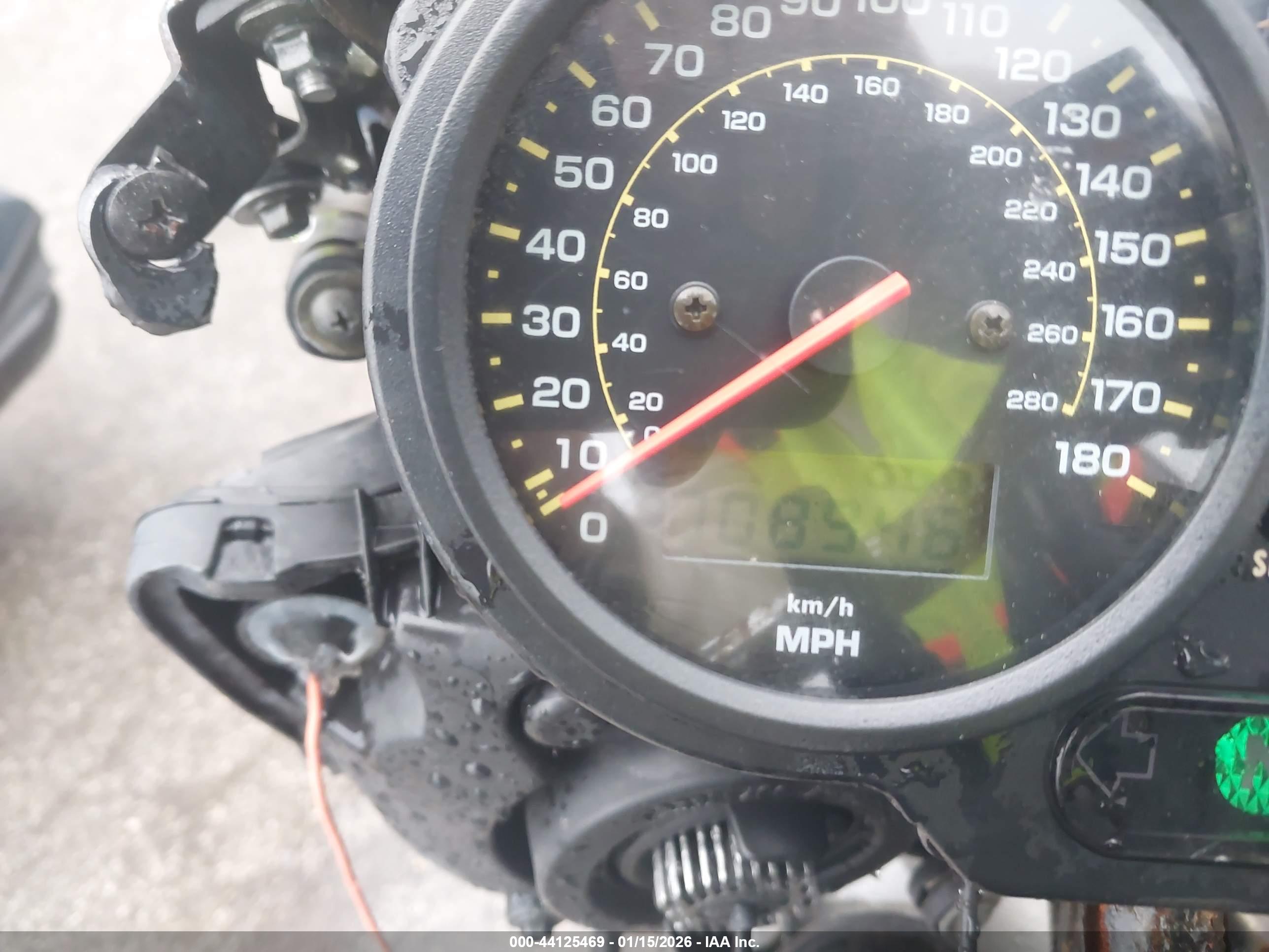 YAMAHA FZS10 image 7
