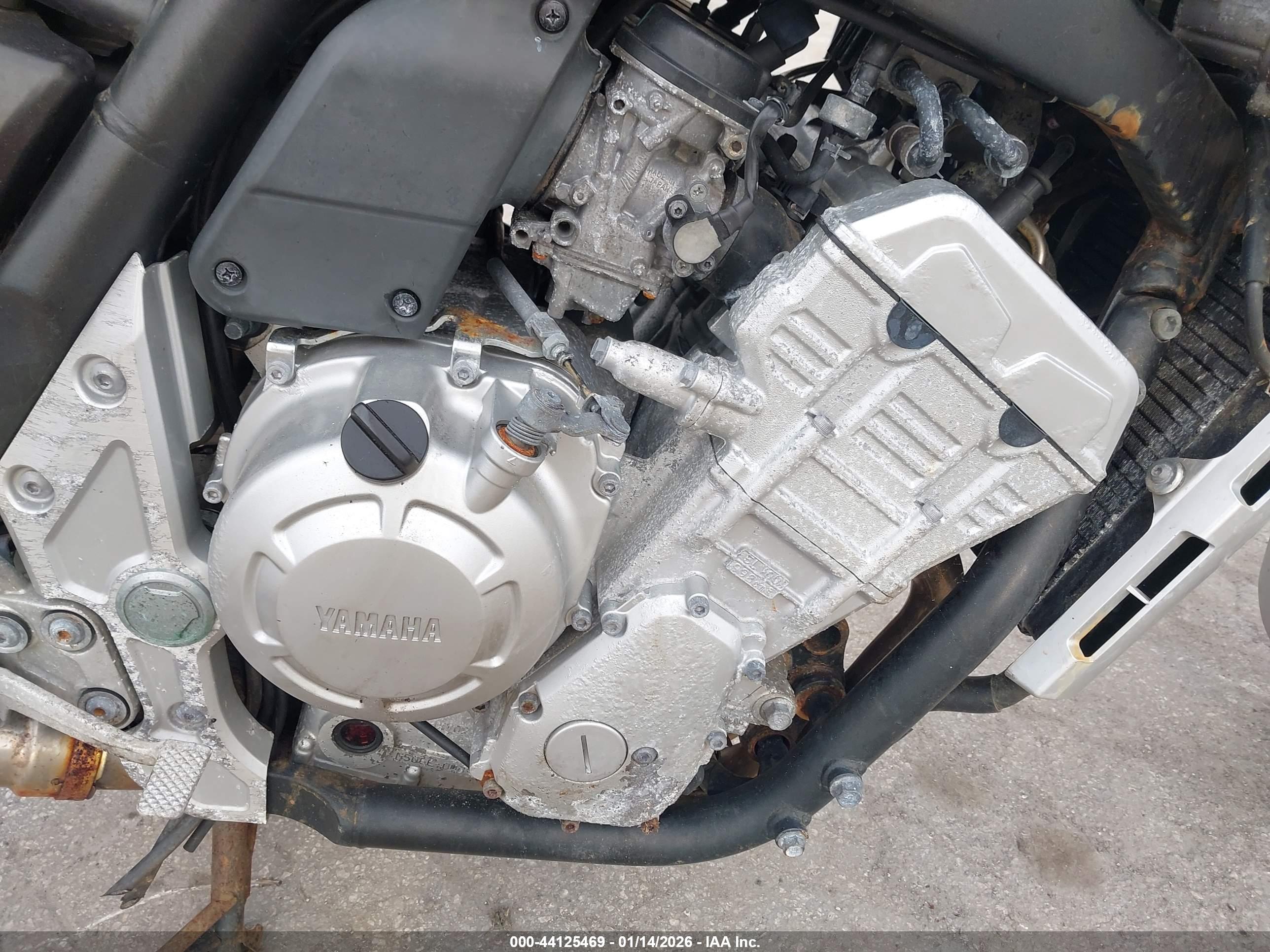 YAMAHA FZS10 image 8