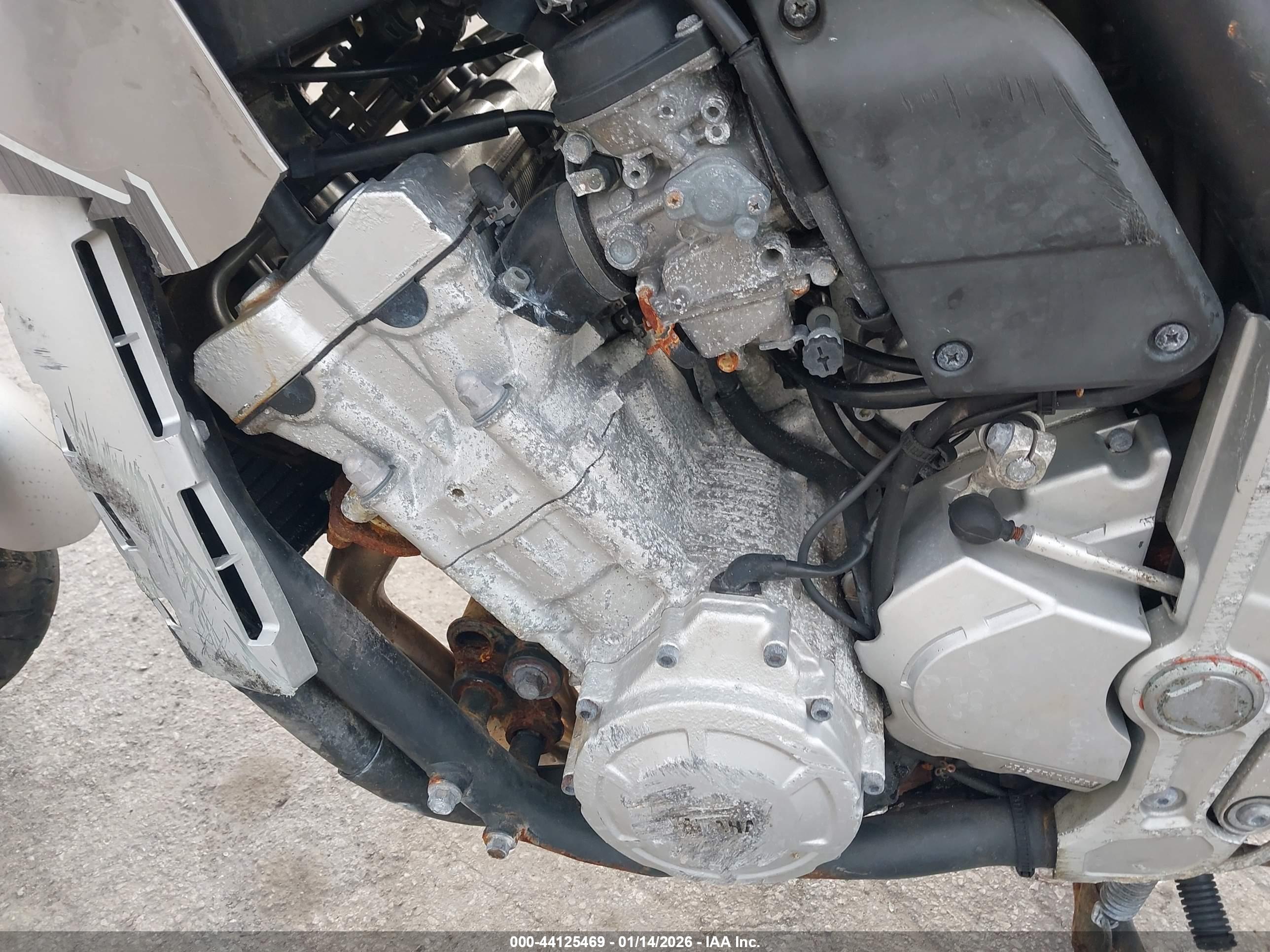 YAMAHA FZS10 image 9