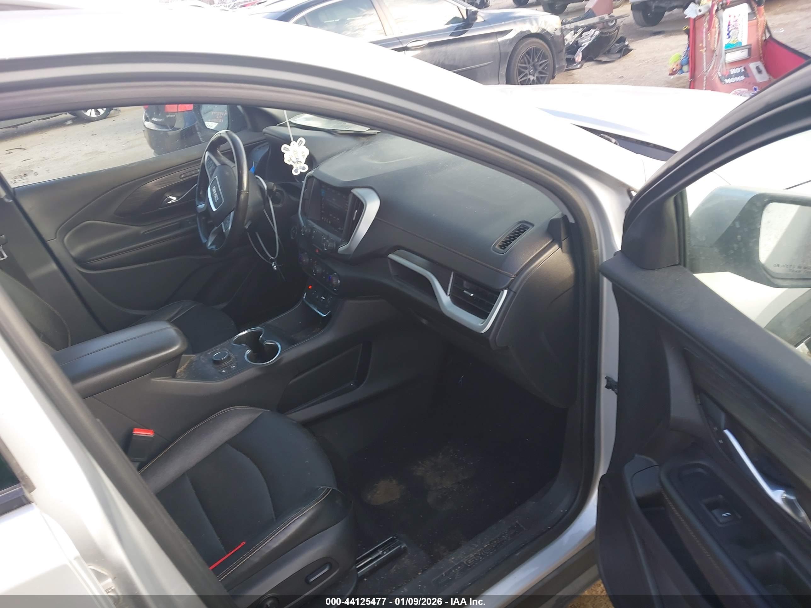 GMC TERRAIN image 5