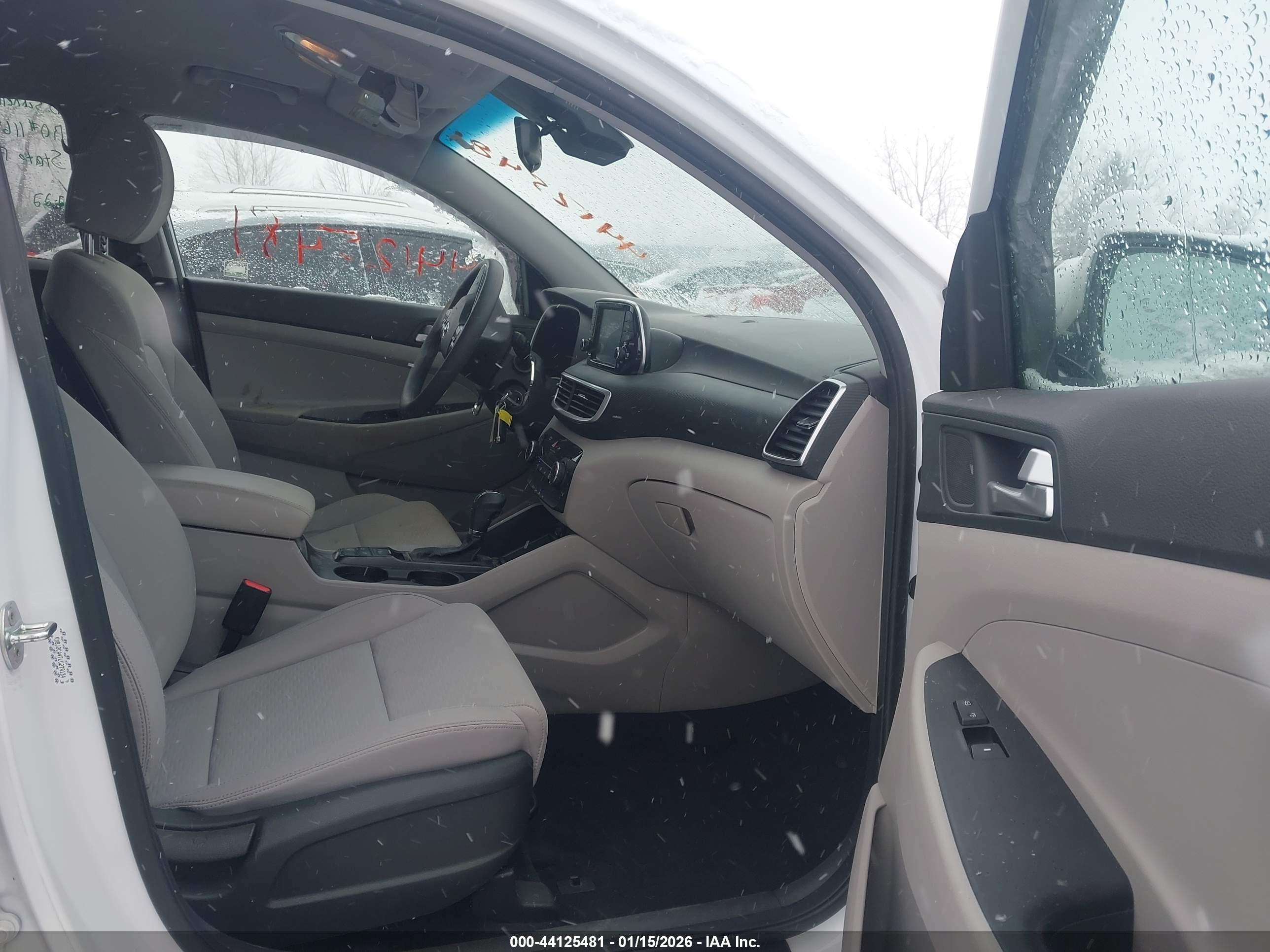 HYUNDAI TUCSON image 5