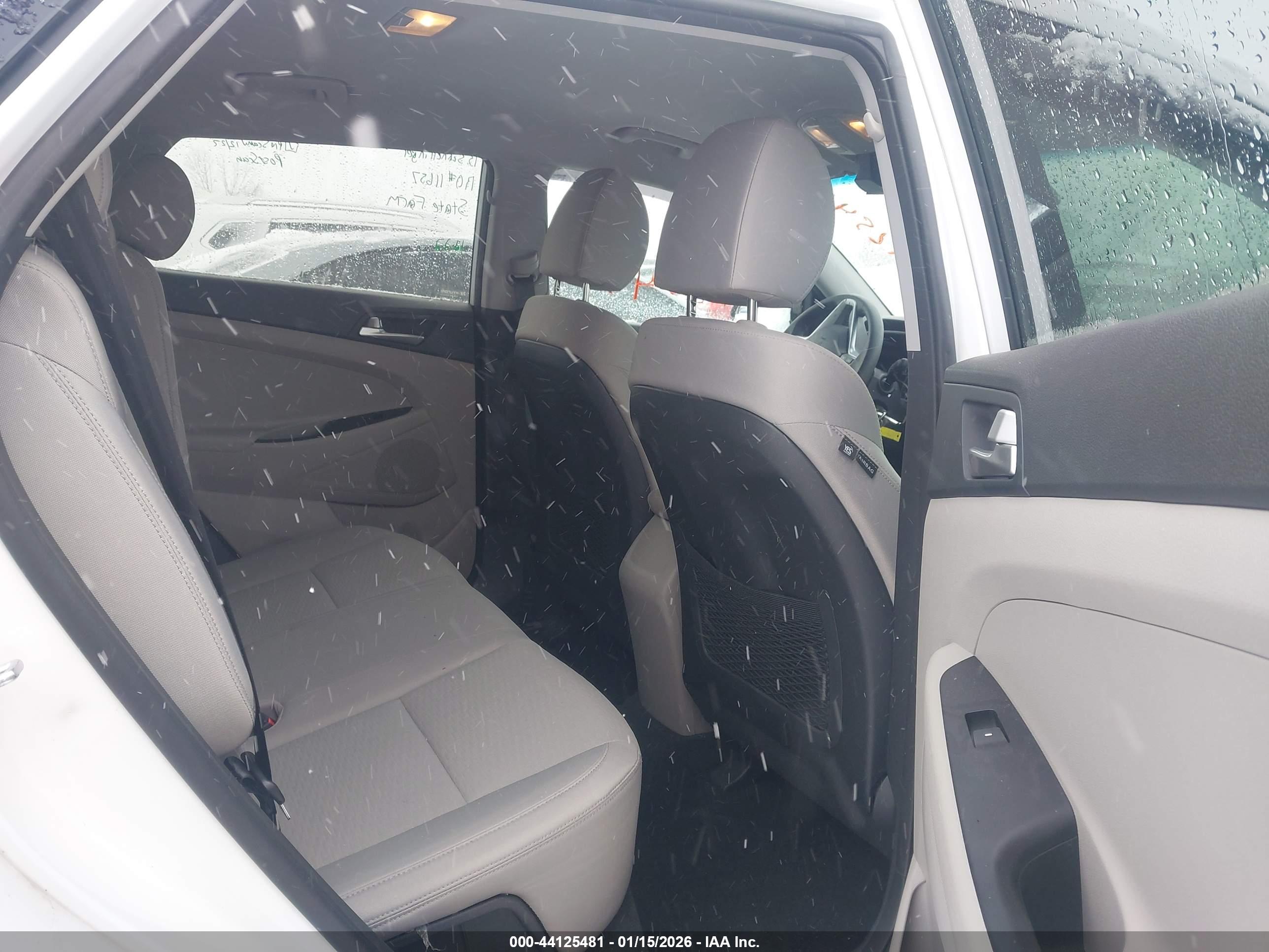 HYUNDAI TUCSON image 8