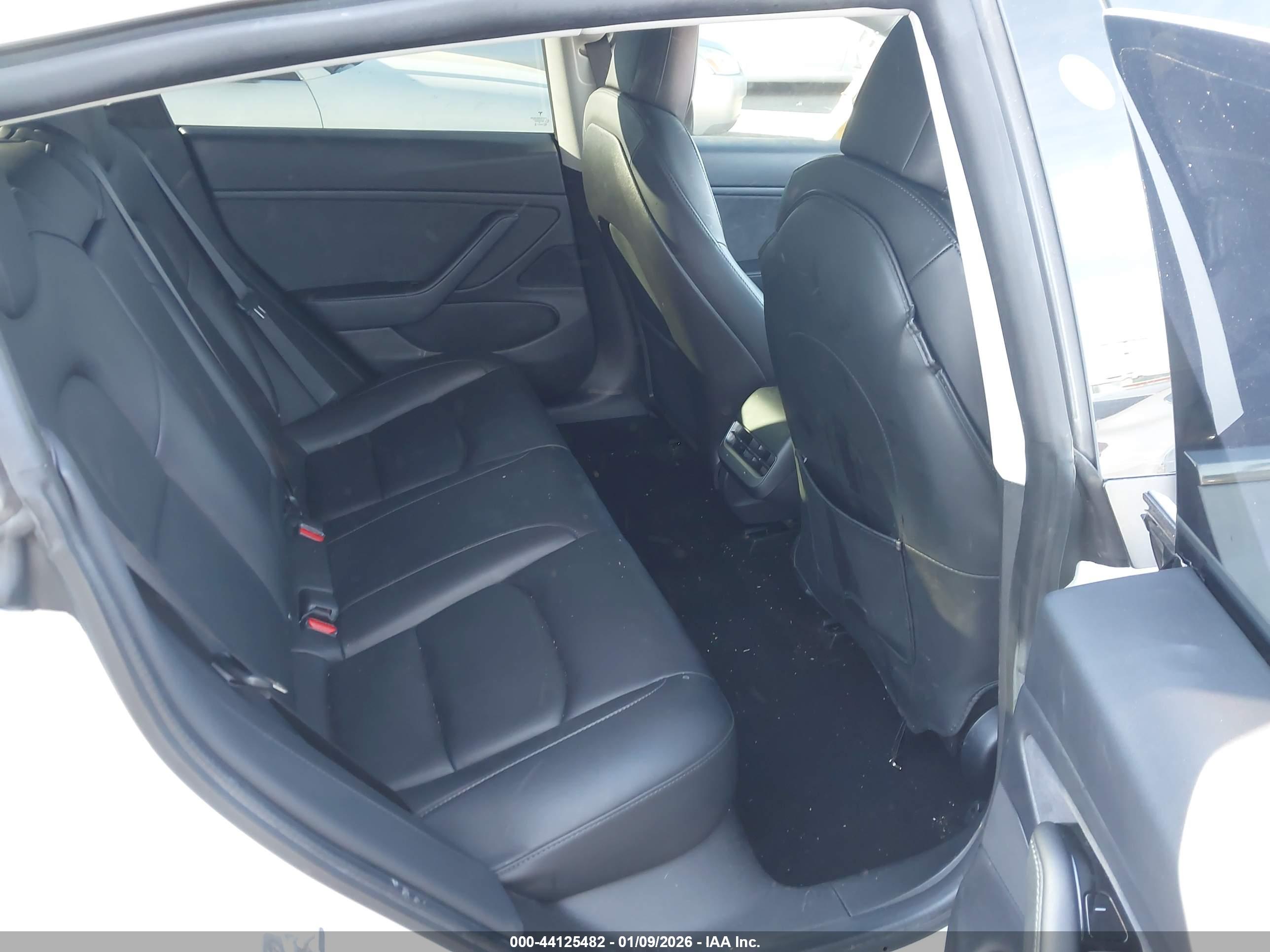 TESLA MODEL image 8