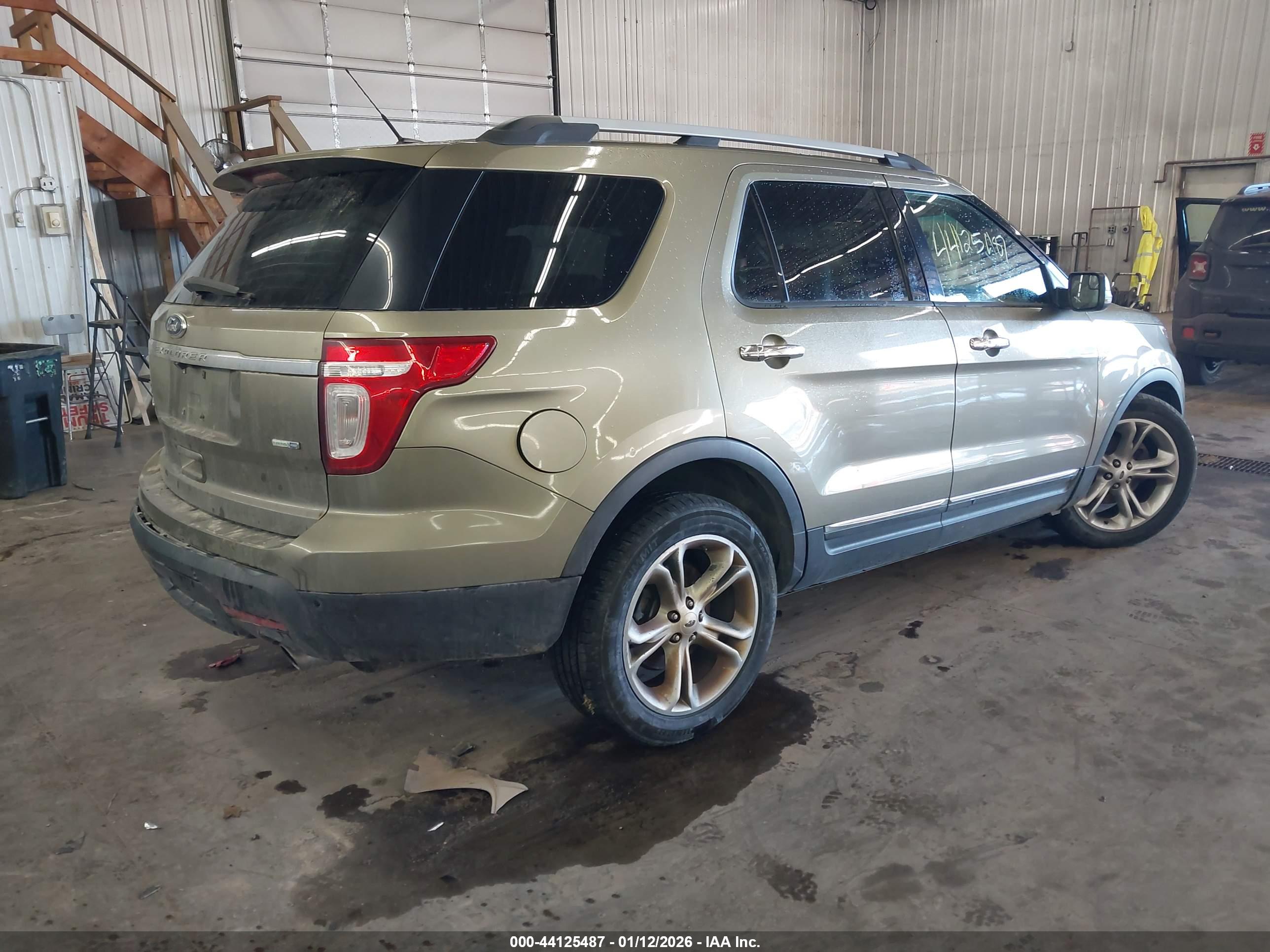 FORD EXPLORER image 4