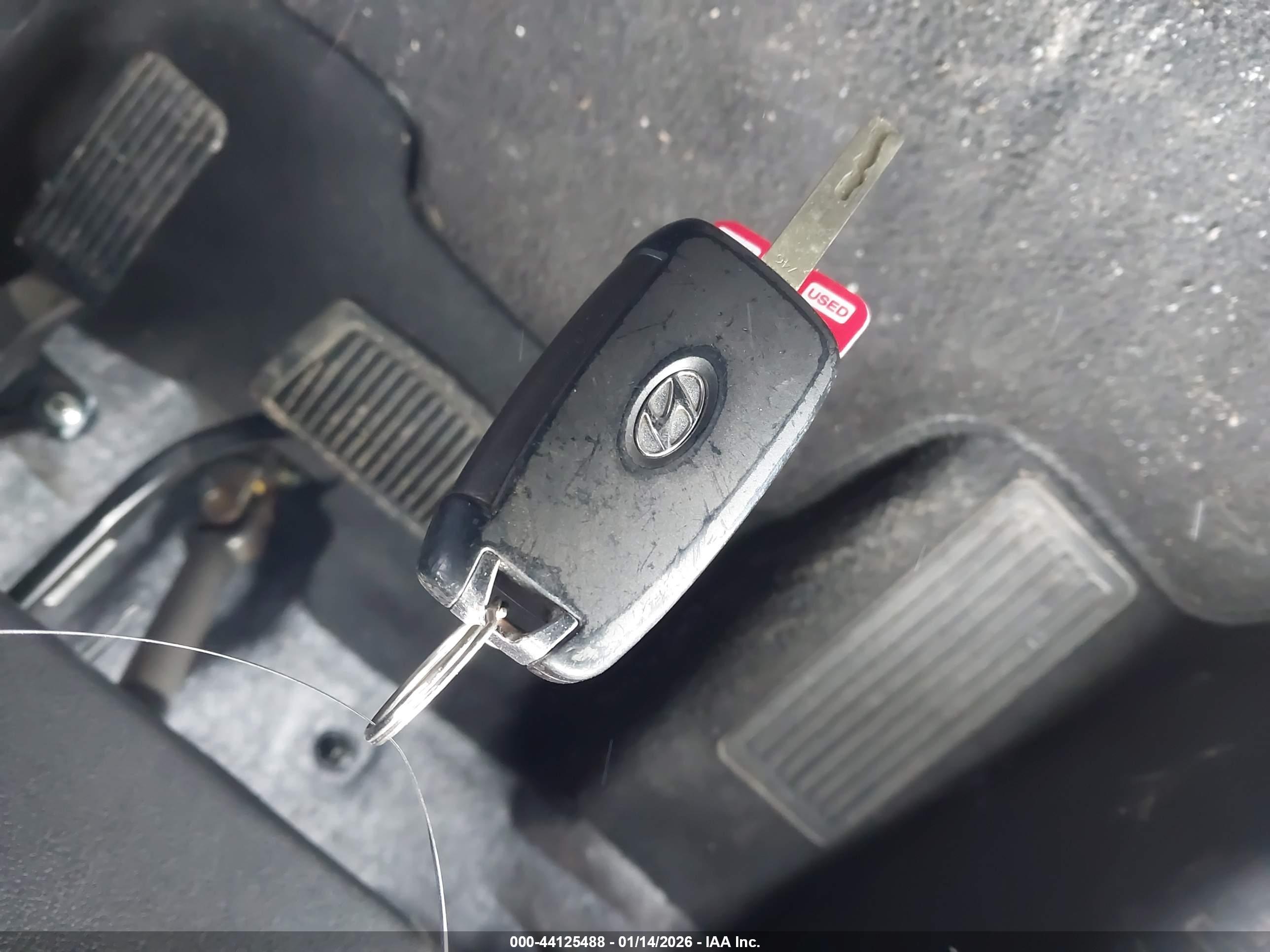 HYUNDAI ACCENT image 11