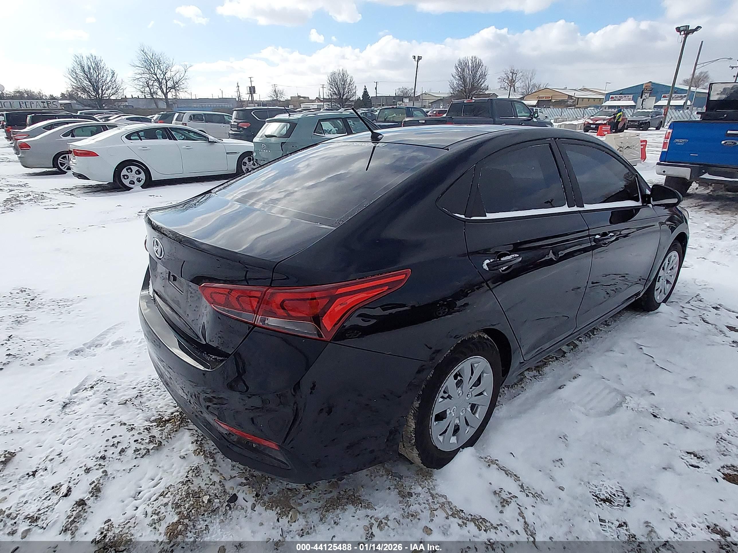 HYUNDAI ACCENT image 4