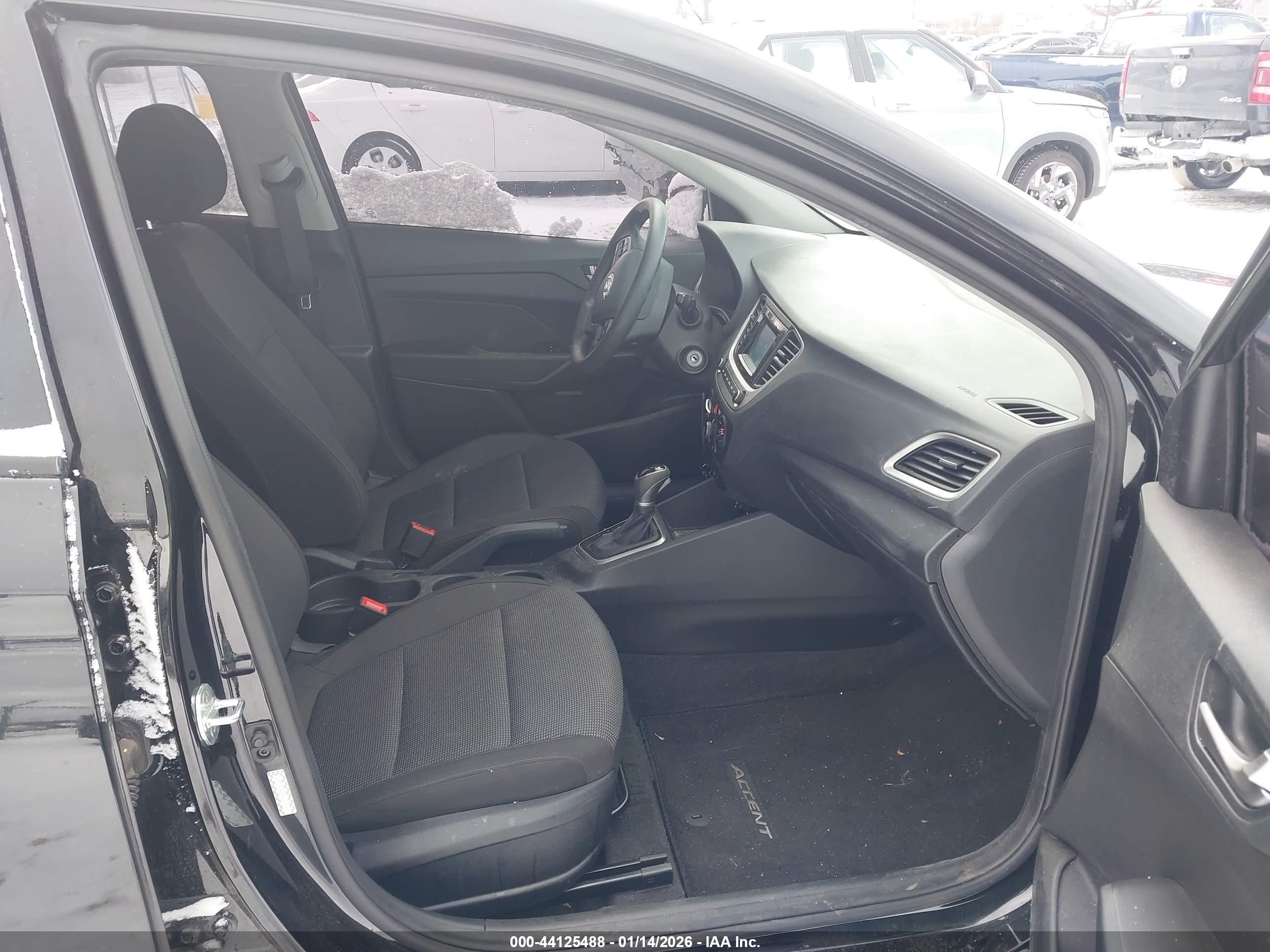 HYUNDAI ACCENT image 5