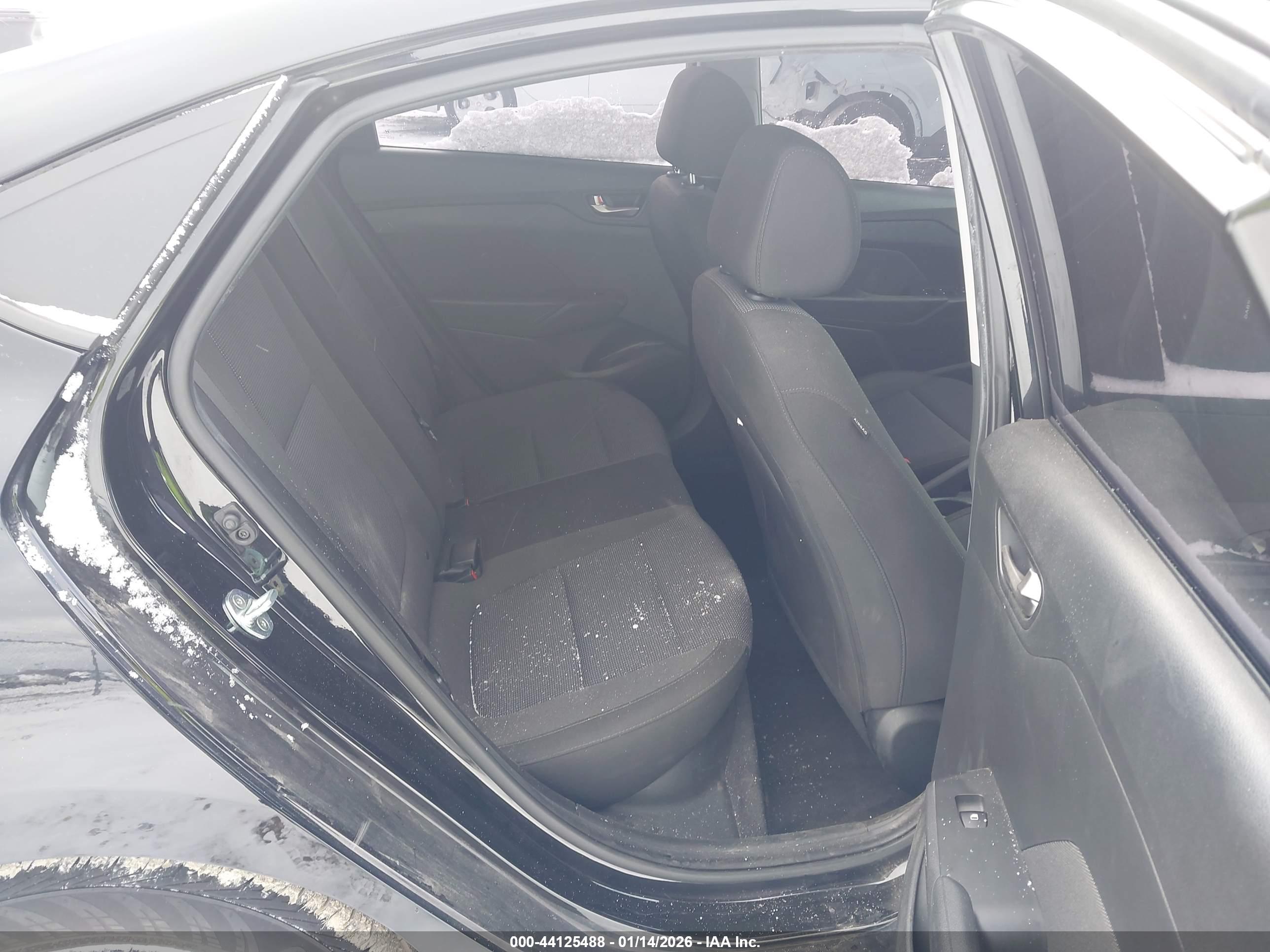 HYUNDAI ACCENT image 8