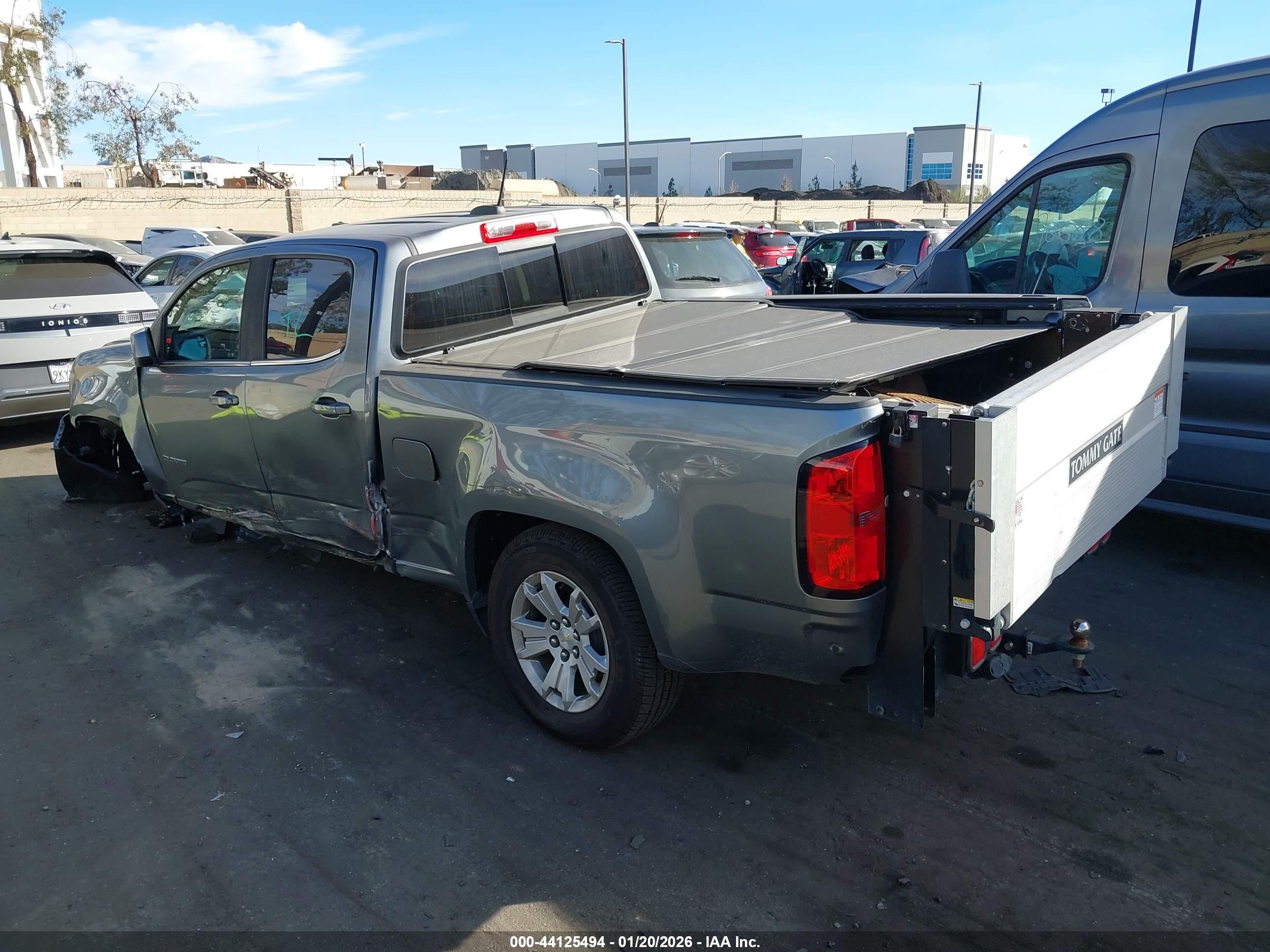 CHEVROLET COLORADO image 3
