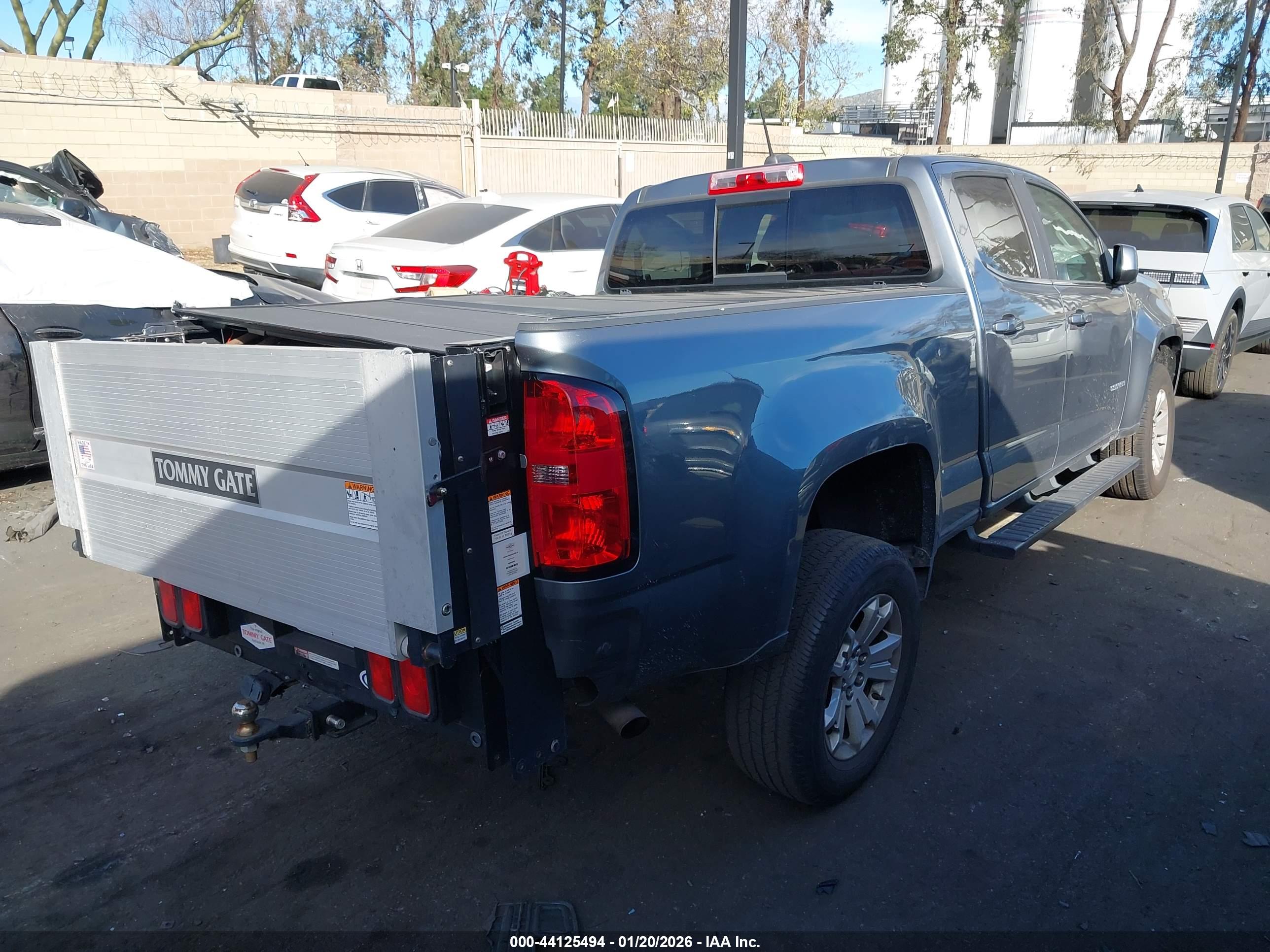 CHEVROLET COLORADO image 4