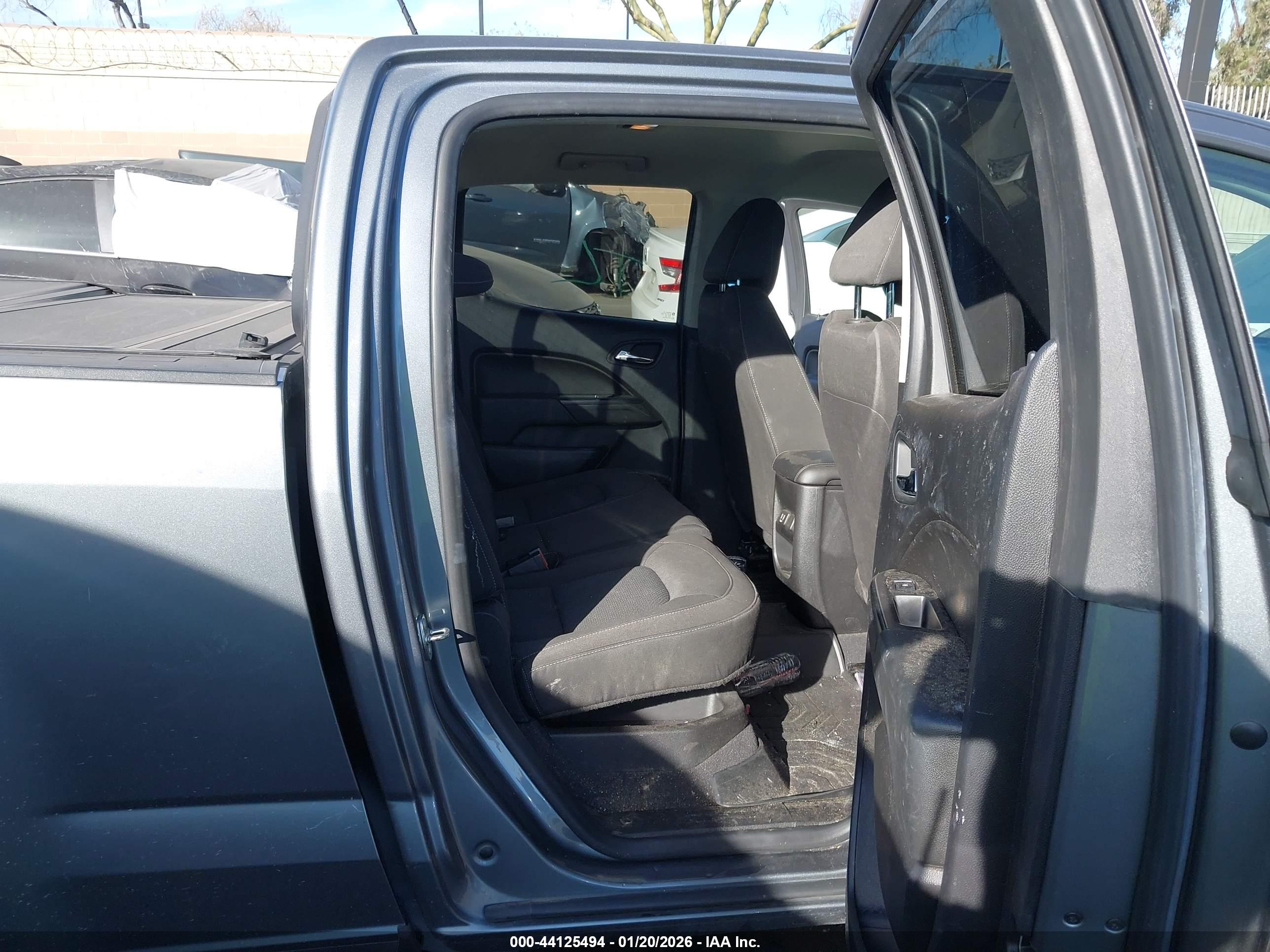 CHEVROLET COLORADO image 8