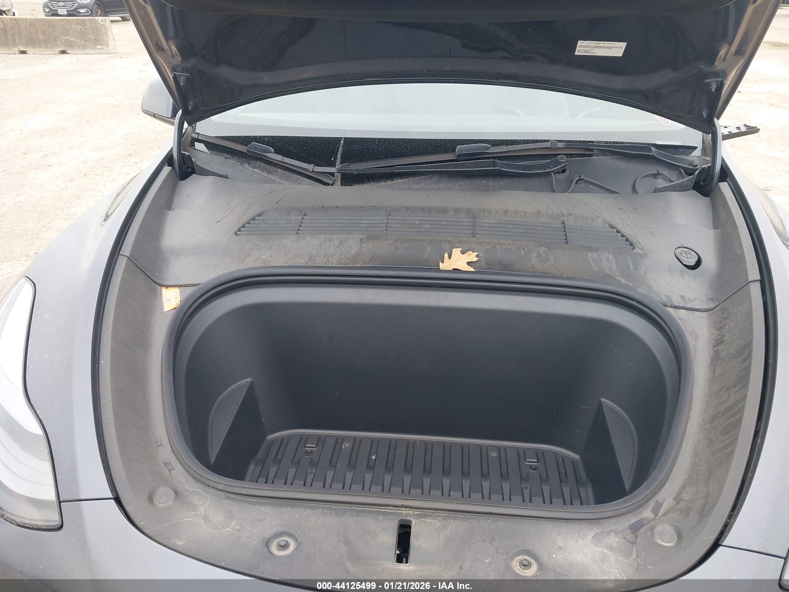 TESLA MODEL image 10